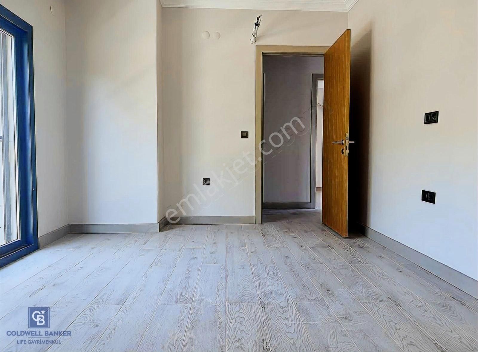 Çeşme'de Eşsiz Lokasyonda Havuzlu Müstakil Tripleks Villa - Görsel 29