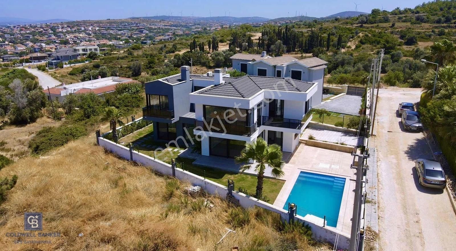 Çeşme Dalyan 4+1 Müstakil Deniz Manzaralı Havuzlu Satılık Villa