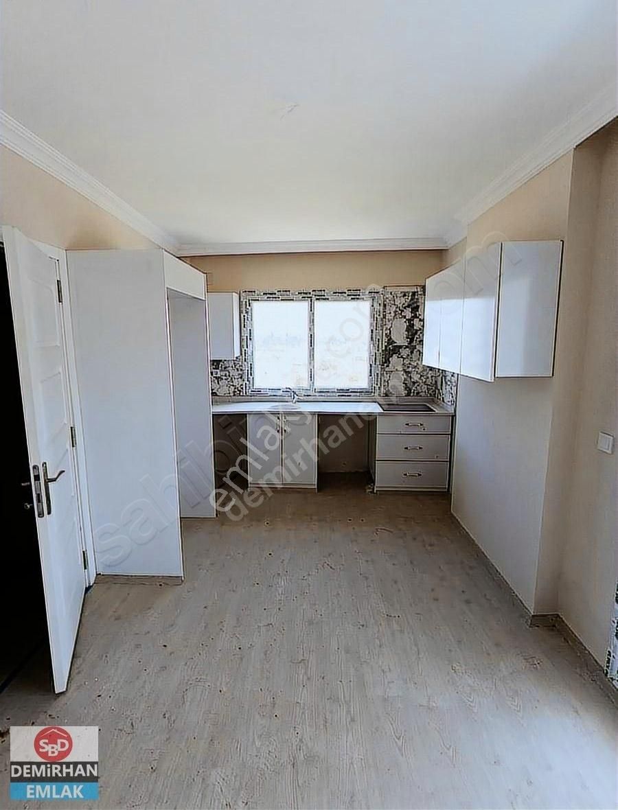 Demirhan Emlak'tan Caddeye Yakın Kiralık 3+1 Daire
