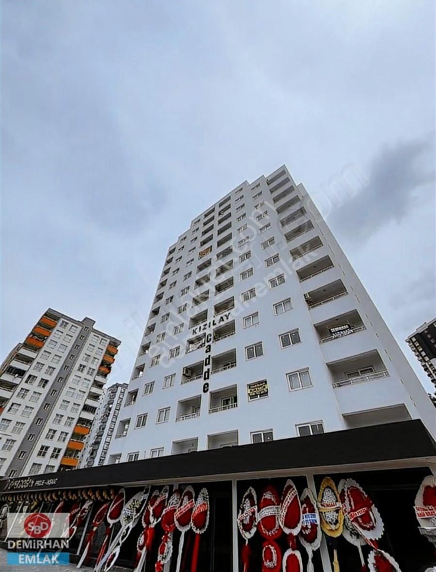 Demirhan Emlak'tan Cadde Üzeri Kiralık 1+1 Daire