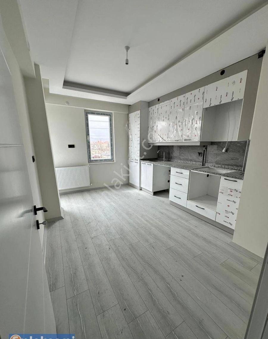 Emlaknomi'den Hıdırlı Mah. Satılık 2+1 Daire