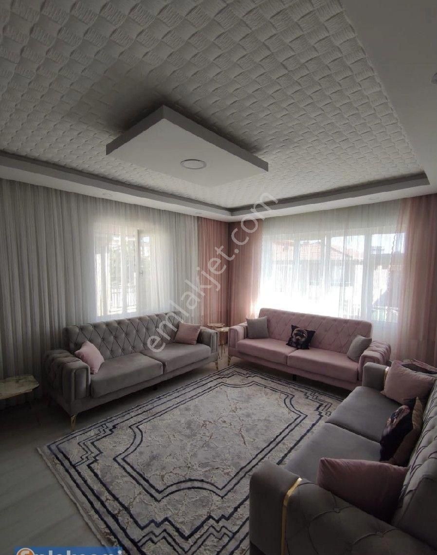 Emlaknomi'den şehrin Merkezinde Ferah Ve Konforlu 3+1 Daire!