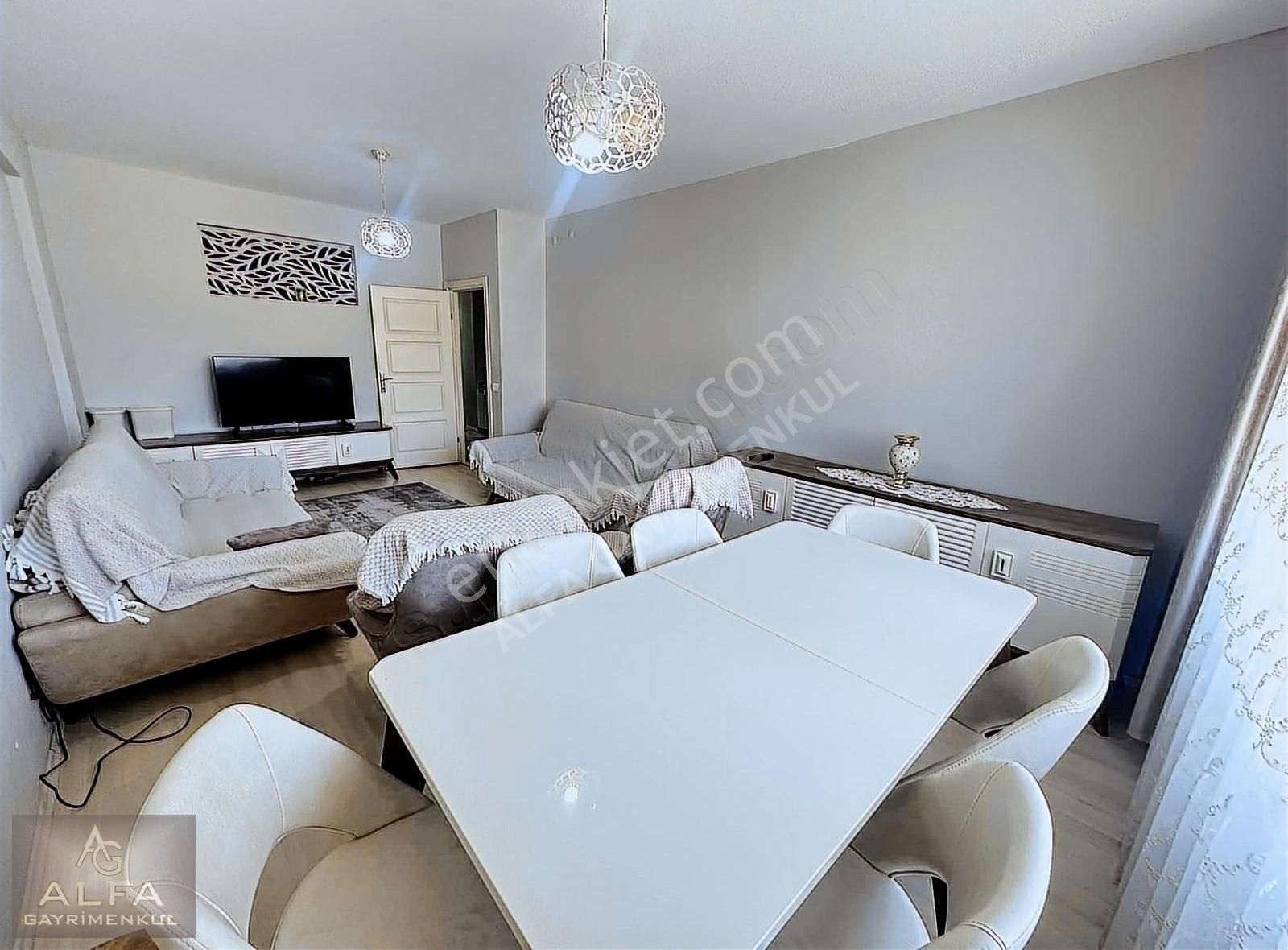 Orhangazi Mahallesinde Cadde Üzeri Satılık 3+1 Daire