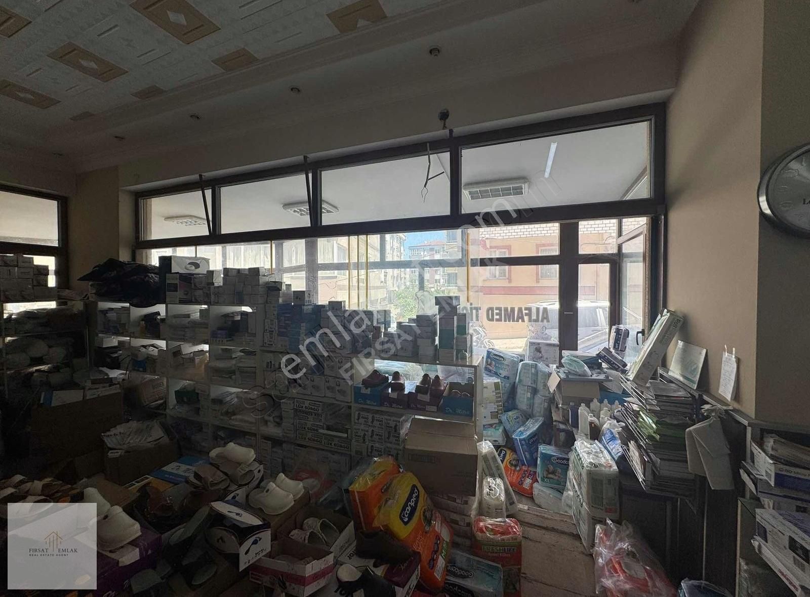 Çınarcık'ta Hastane Yolu Üzerinde Satılık Dükkan