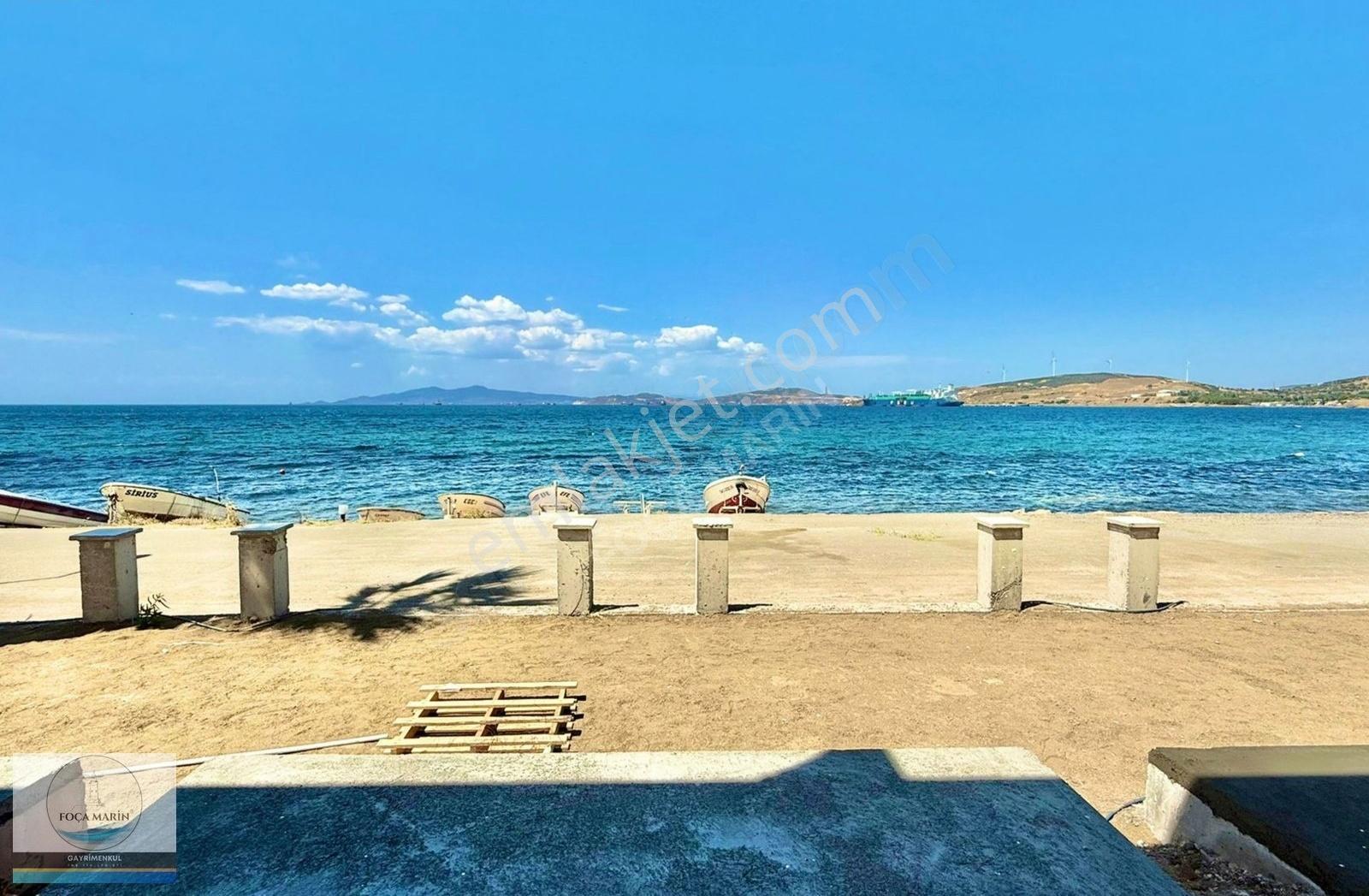 Yenifoça Cumhuriyet Mah. Denize Sıfır Bahçeli 1+1 Geniş Daire - Görsel 2
