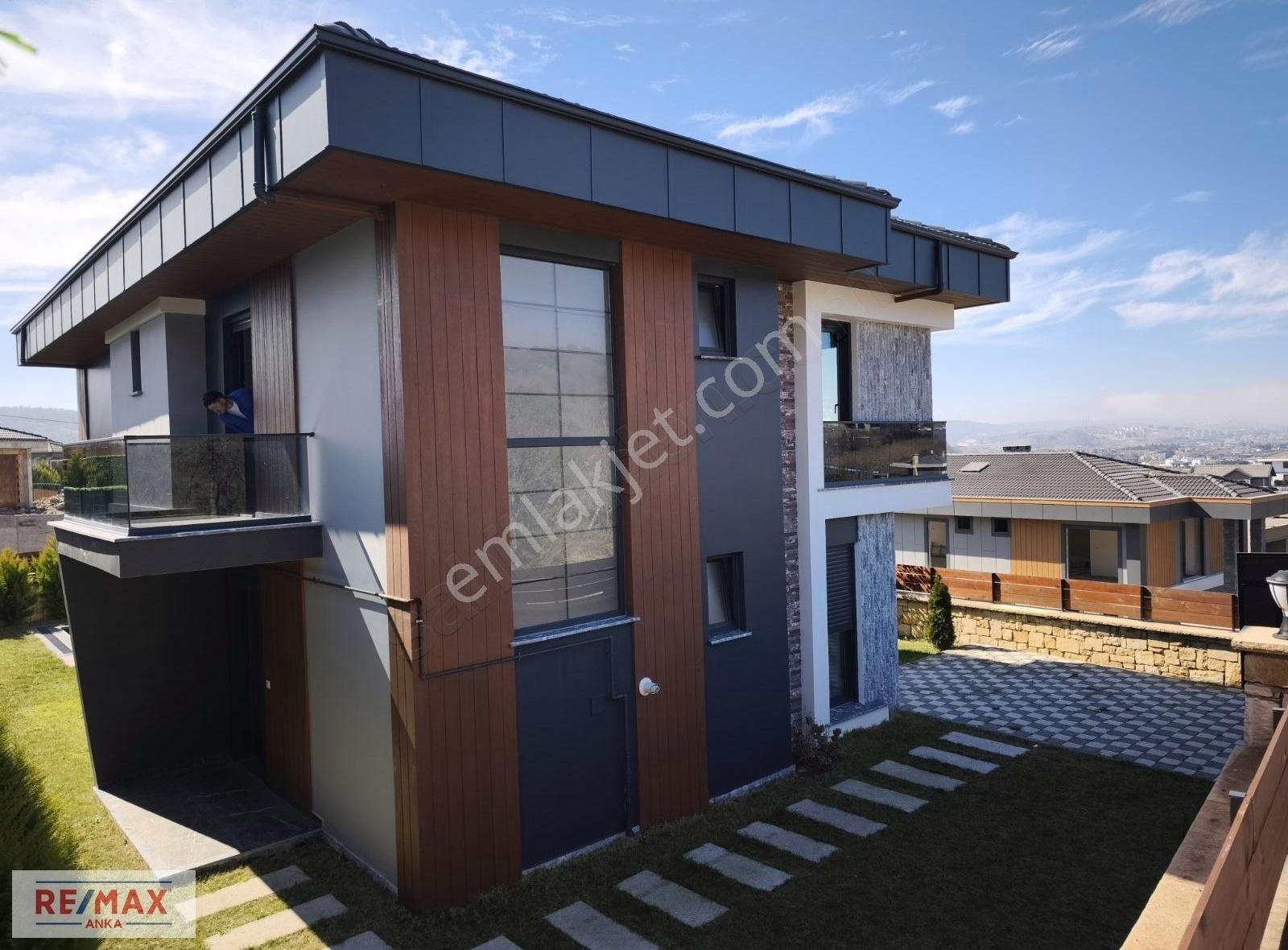 Şile'de 440m2 Arsa İçerisinde Müstakil Havuzlu 4+1 Satılık Villa