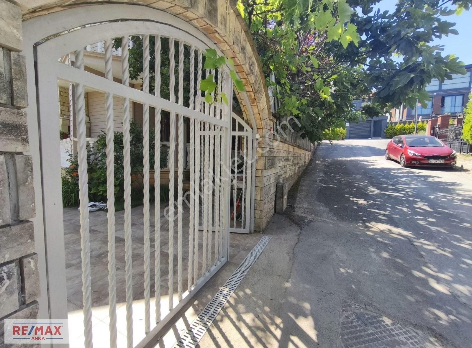 Şile'de İçerisinde 2 Adet Villa+havuz Olan 1014 M2 Satılık Arsa - Görsel 3