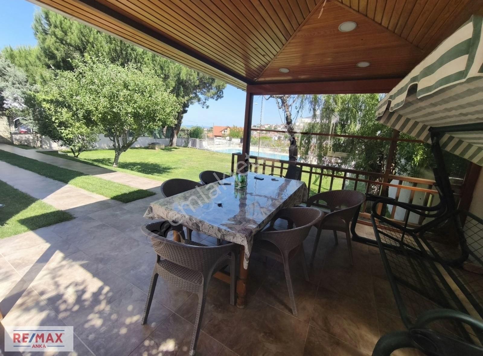 Şile'de İçerisinde 2 Adet Villa+havuz Olan 1014 M2 Satılık Arsa - Görsel 2