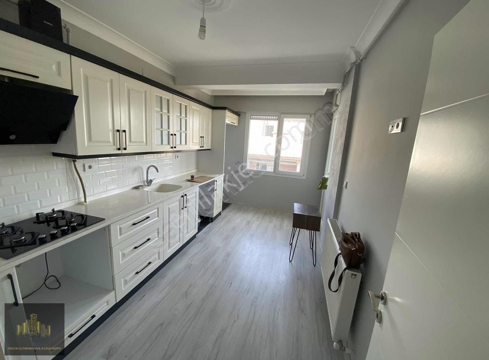 Manisa Akhisar Efem Gayrimenkulden 2+1 Şahsi Otoparklı Kiralık!!
