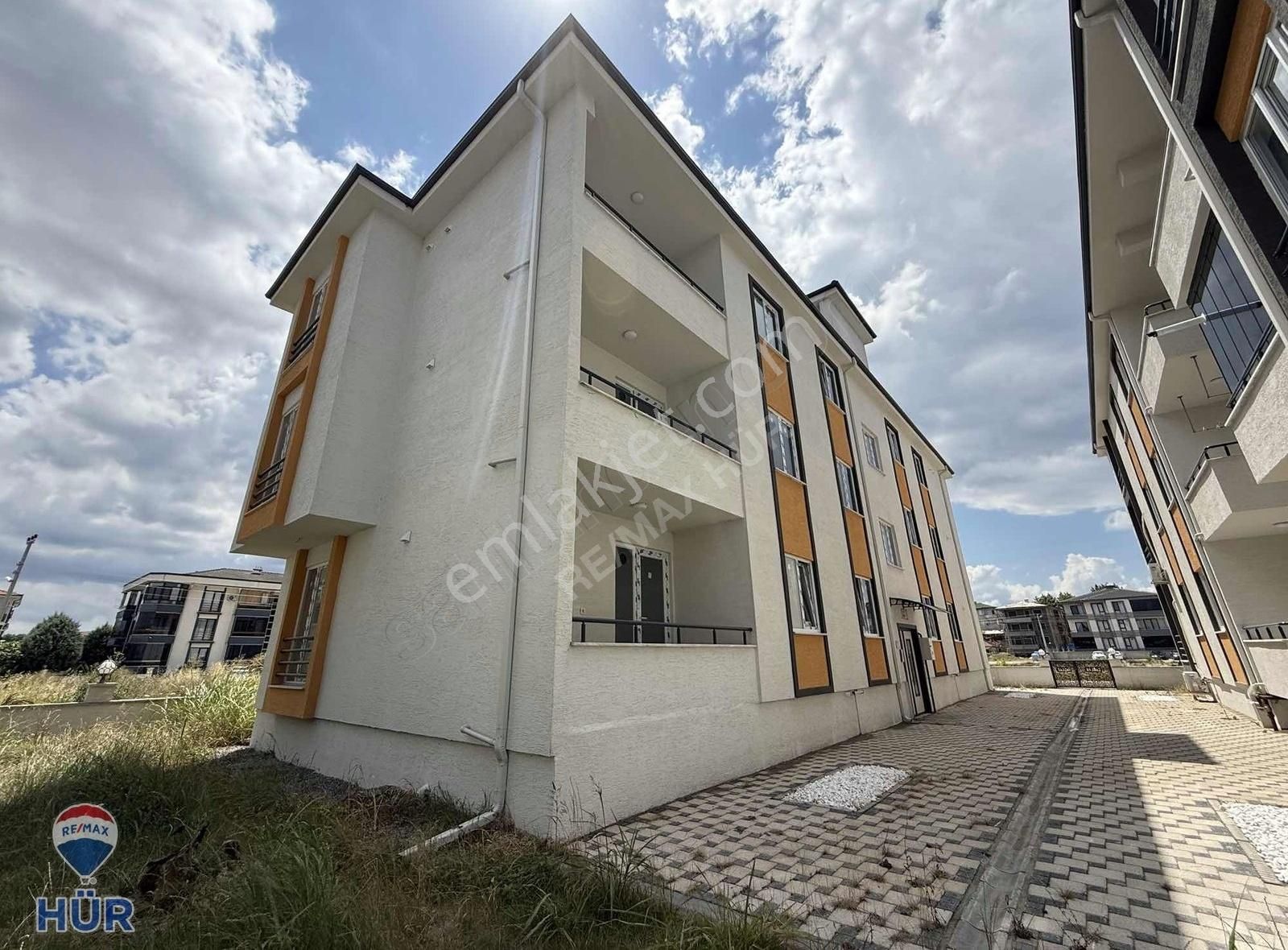 Ömer İnan Remax Hür Arifiye Fatih 3+1 Sıfır İskanlı Daire