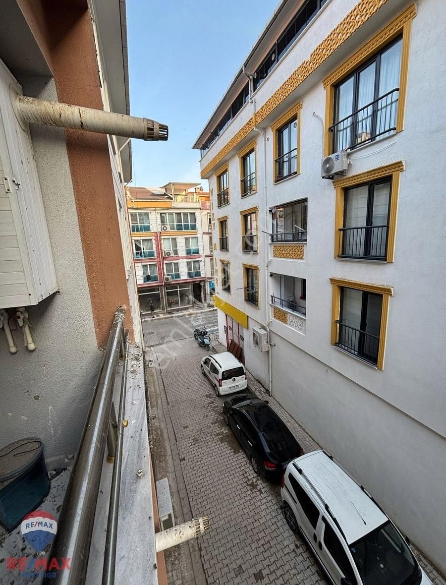 Biga Çiçeklidede Cadde Üzerinde Temiz Daire