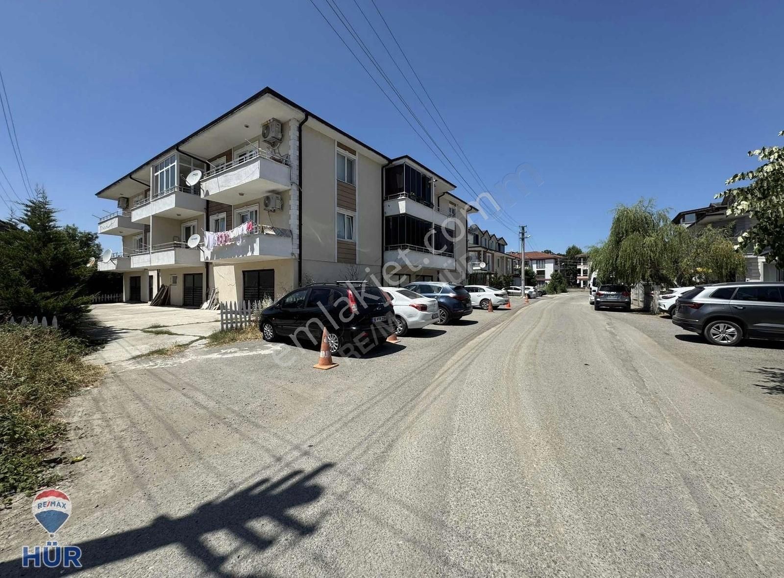 Remax Uğur Çakar'dan Yazlık Mah.satılık 2+1 Daire
