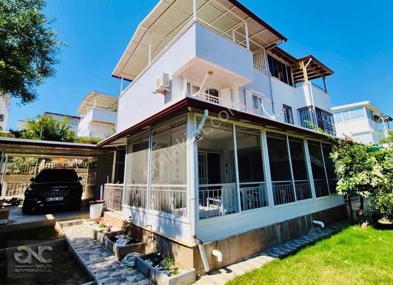 Denize Sıfır Sitede Geniş Bahçeli Eşyalı Deniz Manzaralı Yazlık - Görsel 15