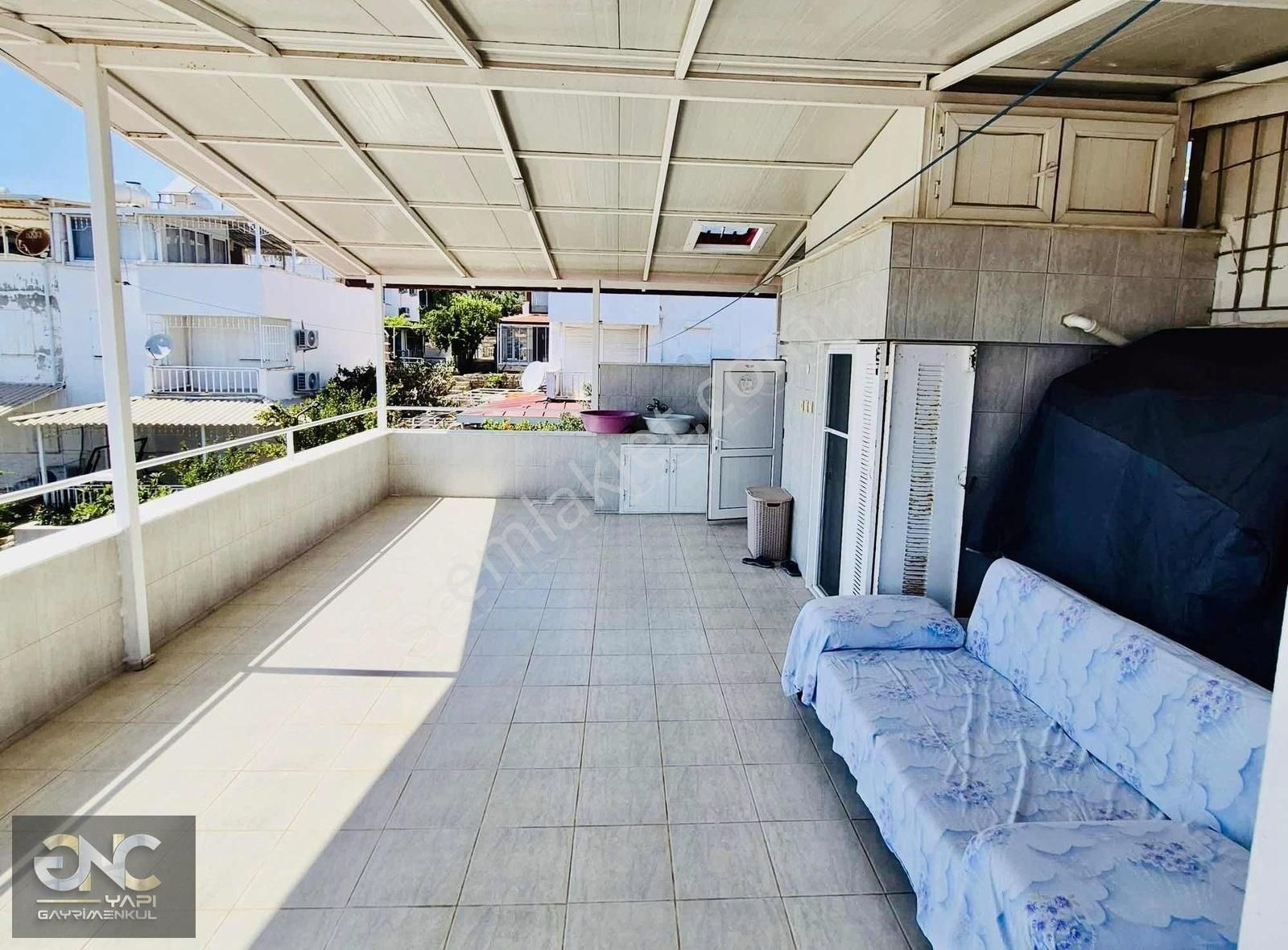 Denize Sıfır Sitede Geniş Bahçeli Eşyalı Deniz Manzaralı Yazlık - Görsel 26