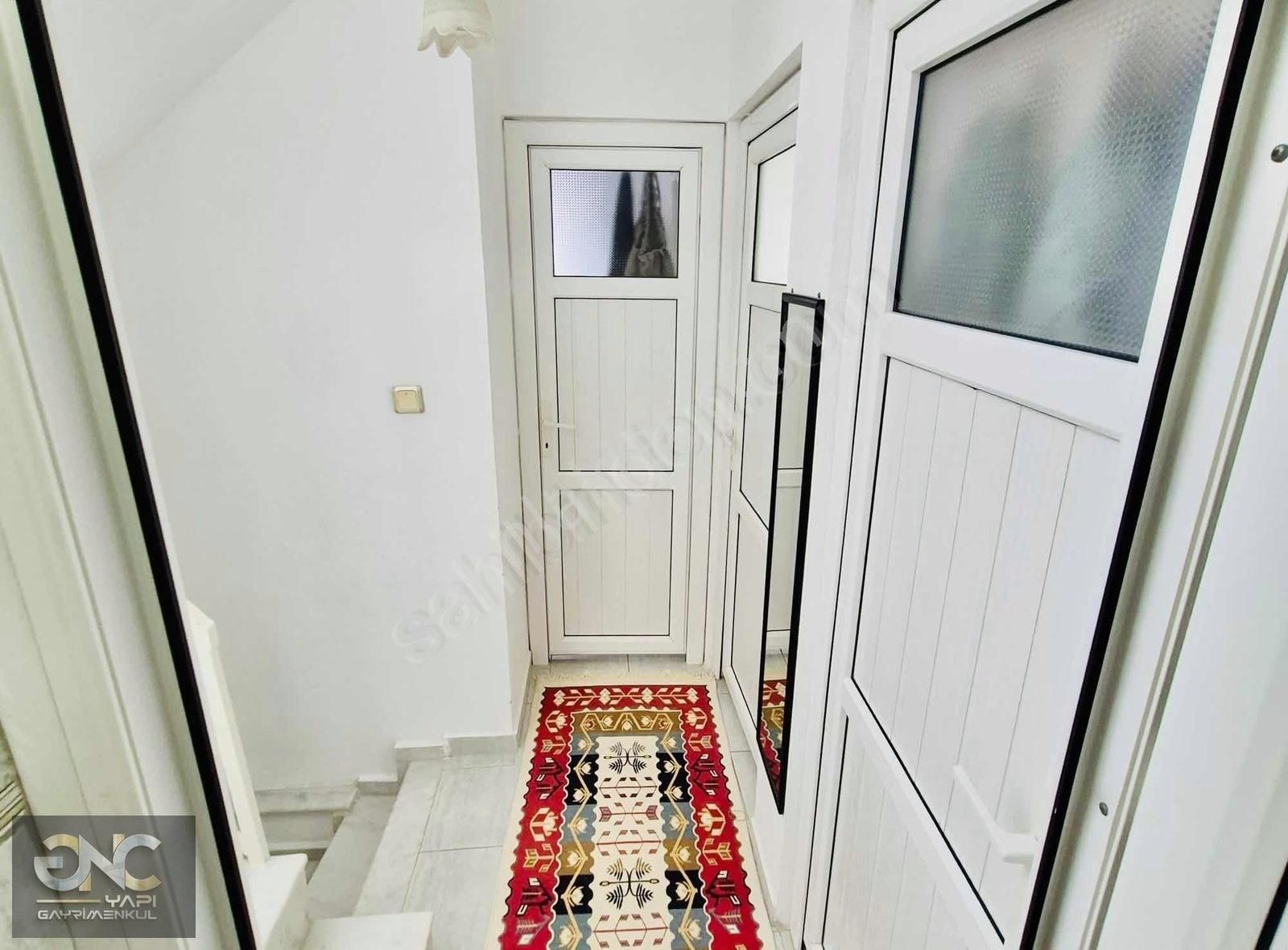 Denize Sıfır Sitede Geniş Bahçeli Eşyalı Deniz Manzaralı Yazlık - Görsel 7