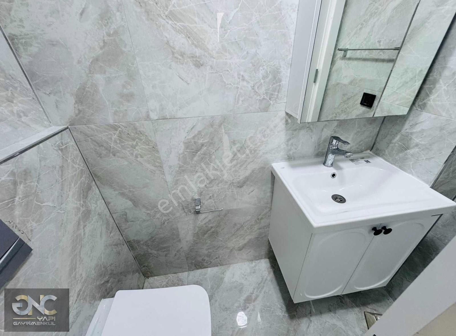 Havuzlu Özel Sitede Geniş Kullanımlı Müstakil 5+1 Villa - Görsel 31
