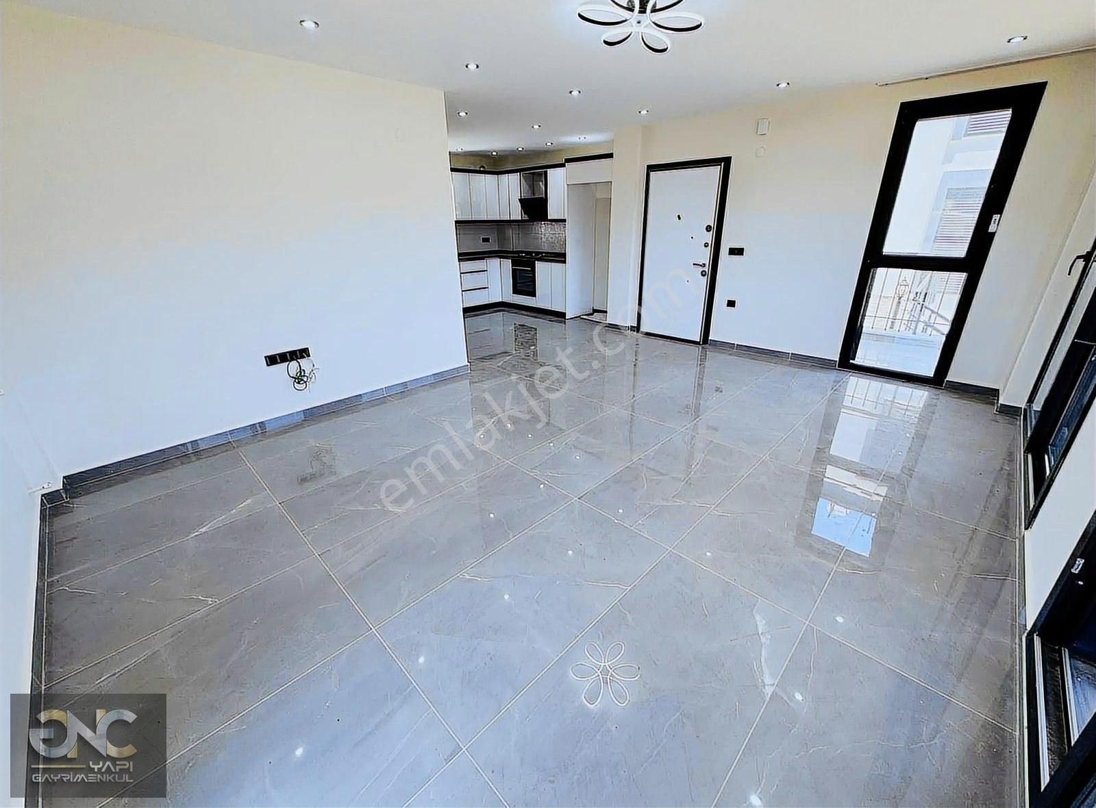 Havuzlu Özel Sitede Geniş Kullanımlı Müstakil 5+1 Villa - Görsel 12