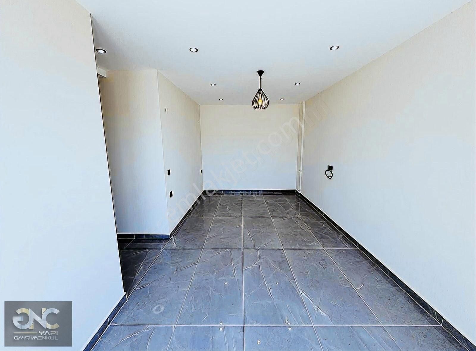 Havuzlu Özel Sitede Geniş Kullanımlı Müstakil 5+1 Villa - Görsel 18