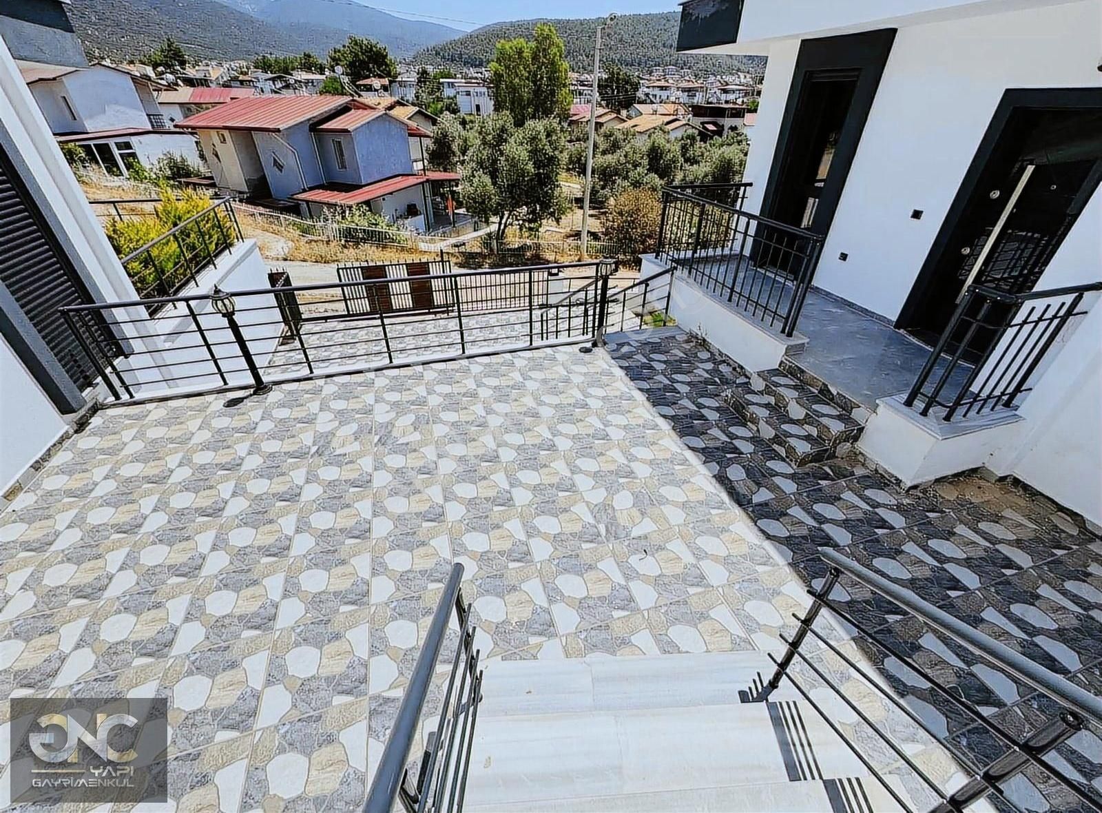 Havuzlu Özel Sitede Geniş Kullanımlı Müstakil 5+1 Villa - Görsel 3
