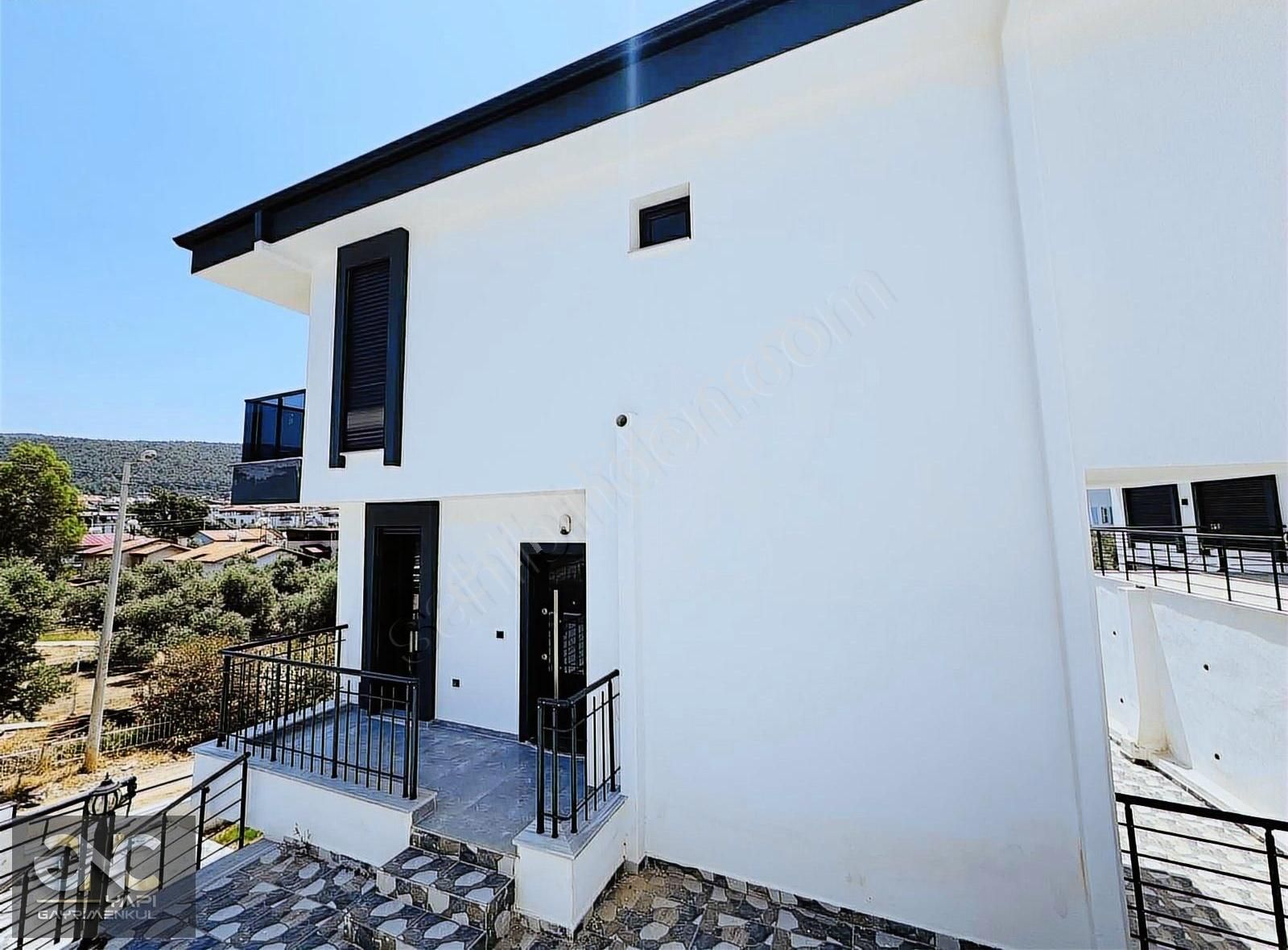 Havuzlu Özel Sitede Geniş Kullanımlı Müstakil 5+1 Villa - Görsel 9