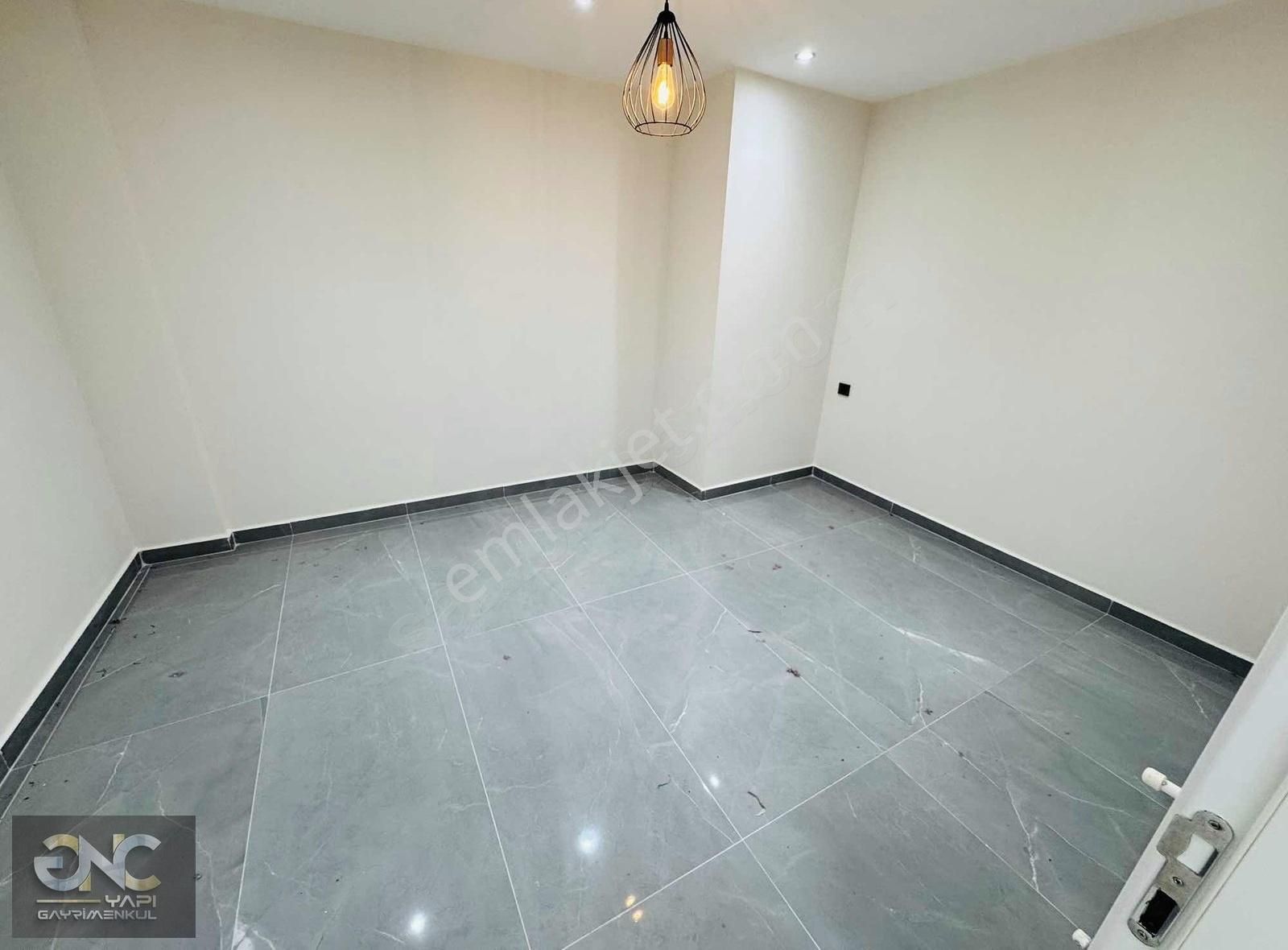 Havuzlu Özel Sitede Geniş Kullanımlı Müstakil 5+1 Villa - Görsel 17