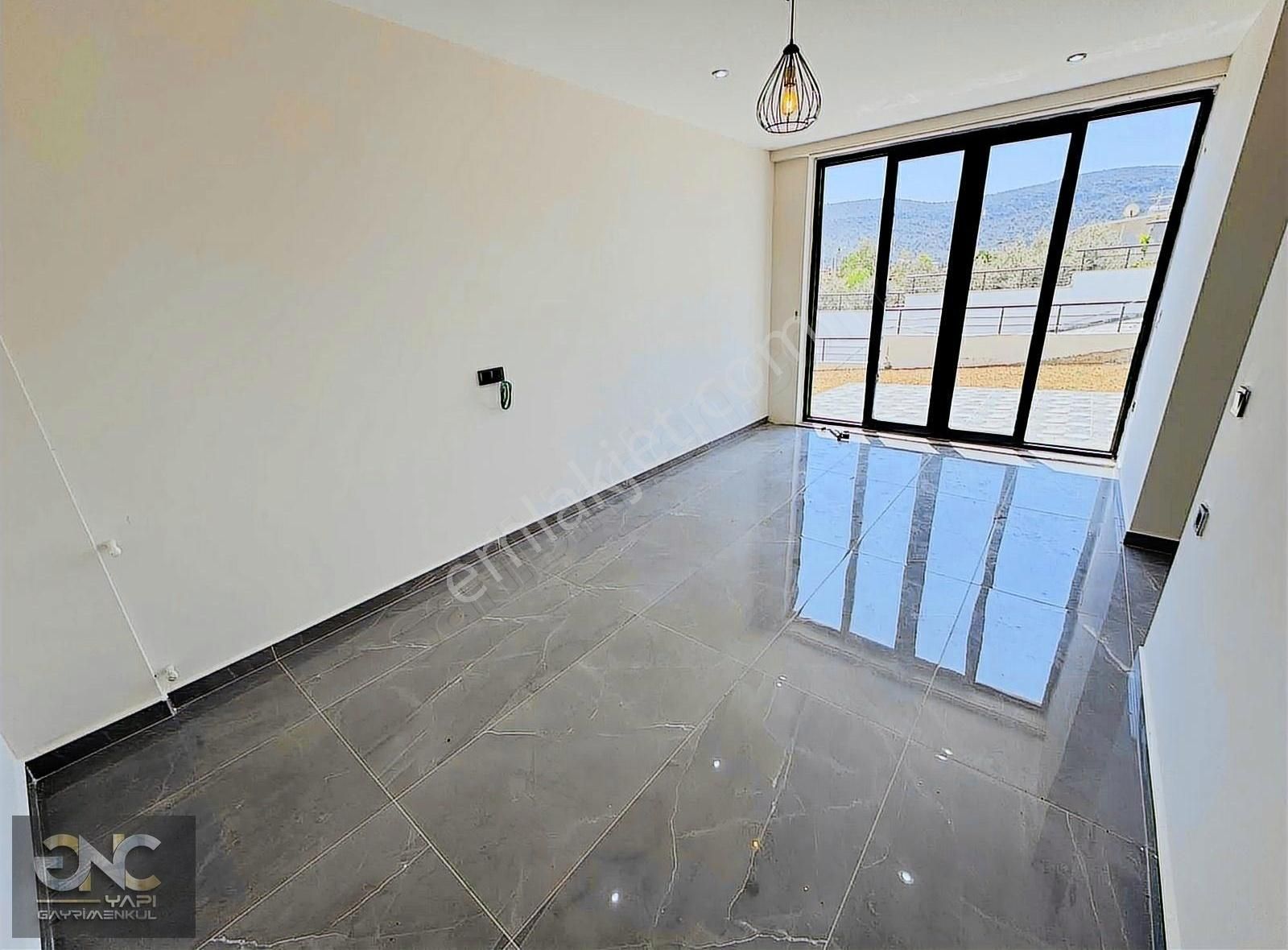 Havuzlu Özel Sitede Geniş Kullanımlı Müstakil 5+1 Villa - Görsel 7