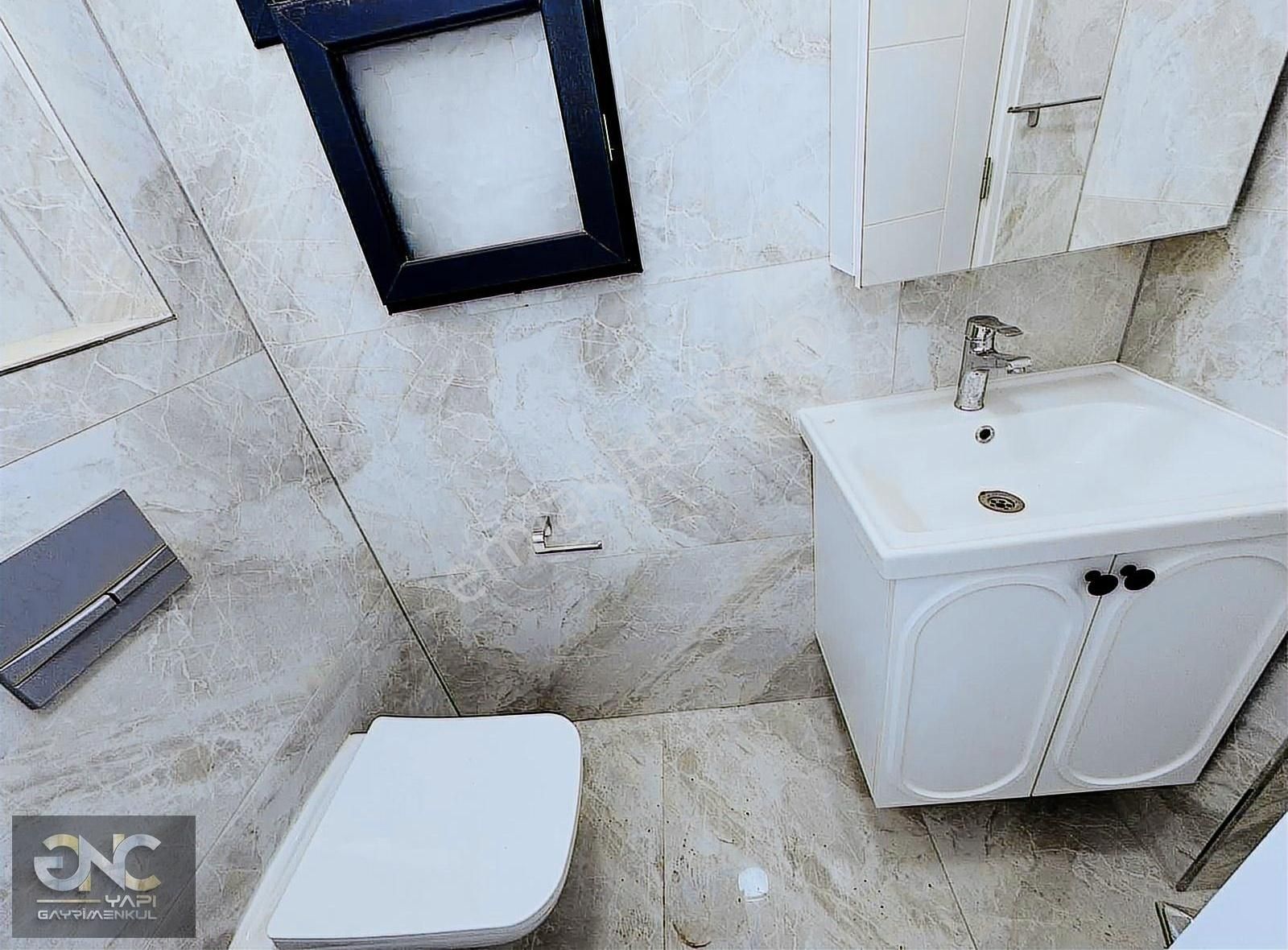 Havuzlu Özel Sitede Geniş Kullanımlı Müstakil 5+1 Villa - Görsel 2
