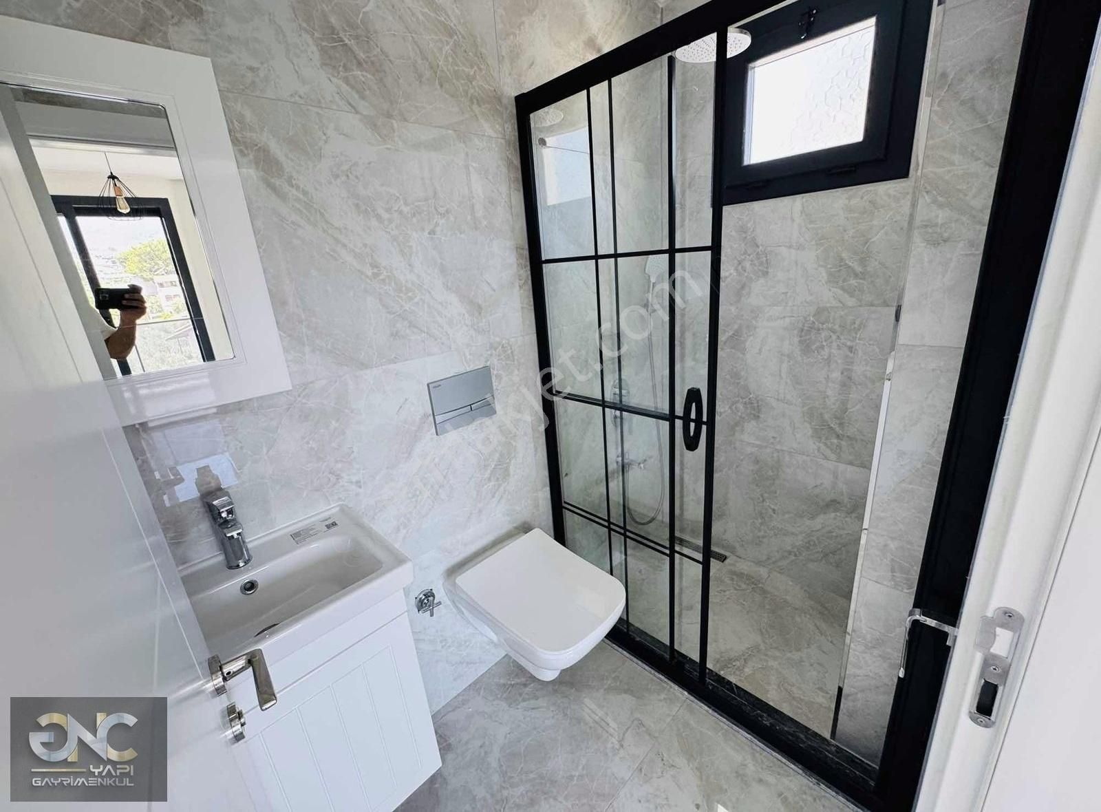 Havuzlu Özel Sitede Geniş Kullanımlı Müstakil 5+1 Villa - Görsel 24