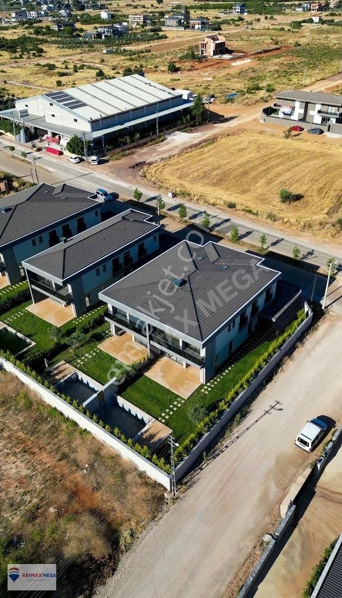 Altınkale'de 400 M² Arsada Akıllı Ev Konforu Havuzlu 4+1 Villa - Görsel 7