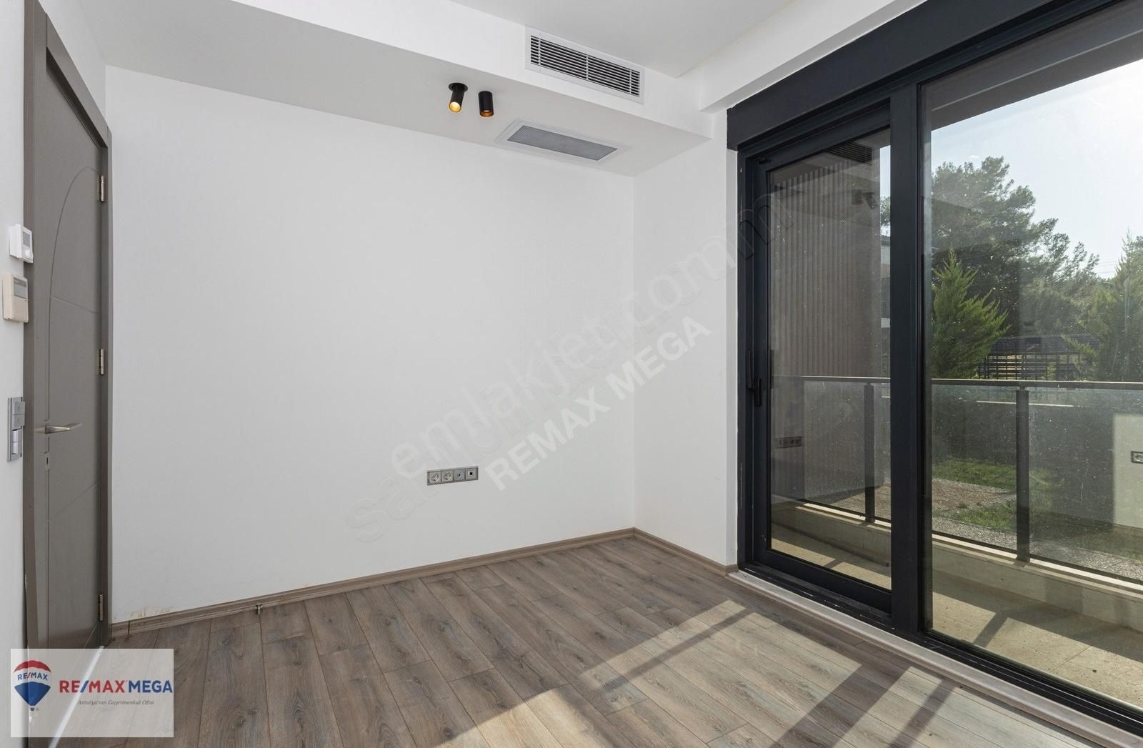 Döşemealtı Ağagölü'nde Ormanla İç İçe Modern Şık Villa - Görsel 12