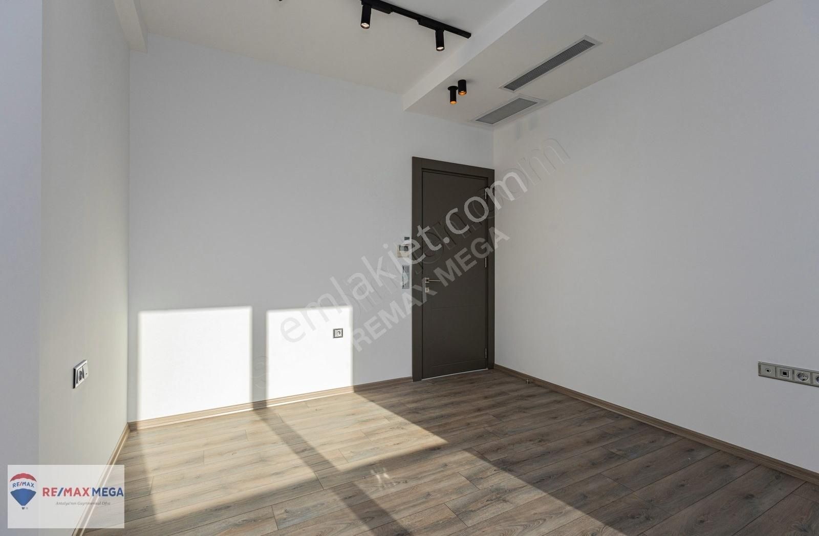 Döşemealtı Ağagölü'nde Ormanla İç İçe Modern Şık Villa - Görsel 16