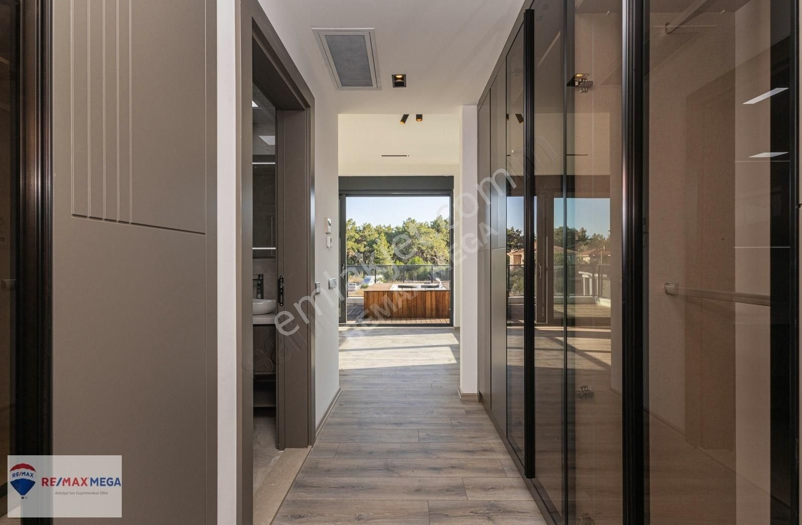 Döşemealtı Ağagölü'nde Ormanla İç İçe Modern Şık Villa - Görsel 23