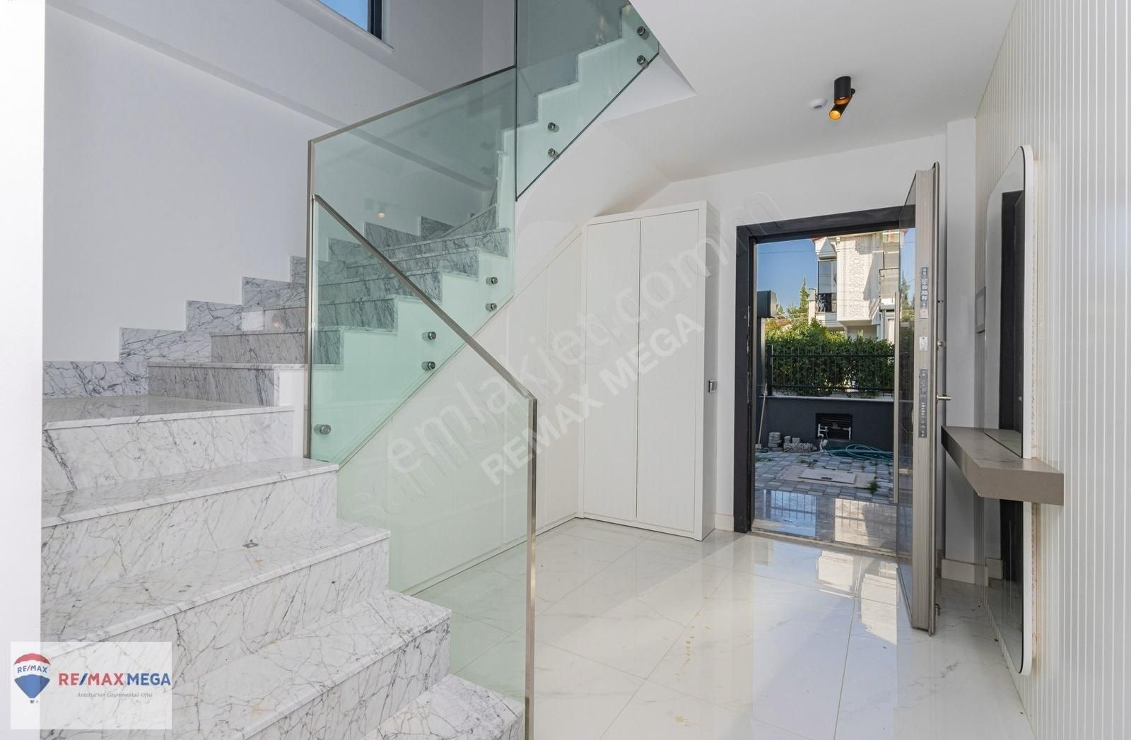 Döşemealtı Ağagölü'nde Ormanla İç İçe Modern Şık Villa - Görsel 4