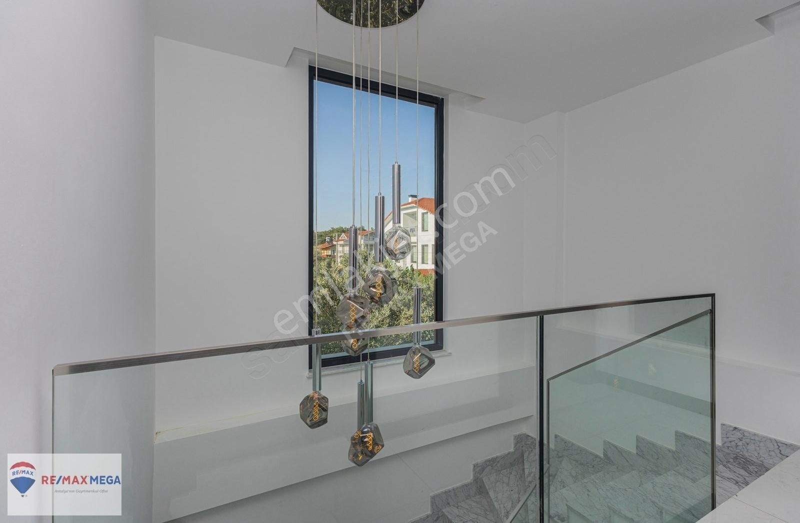 Döşemealtı Ağagölü'nde Ormanla İç İçe Modern Şık Villa - Görsel 15