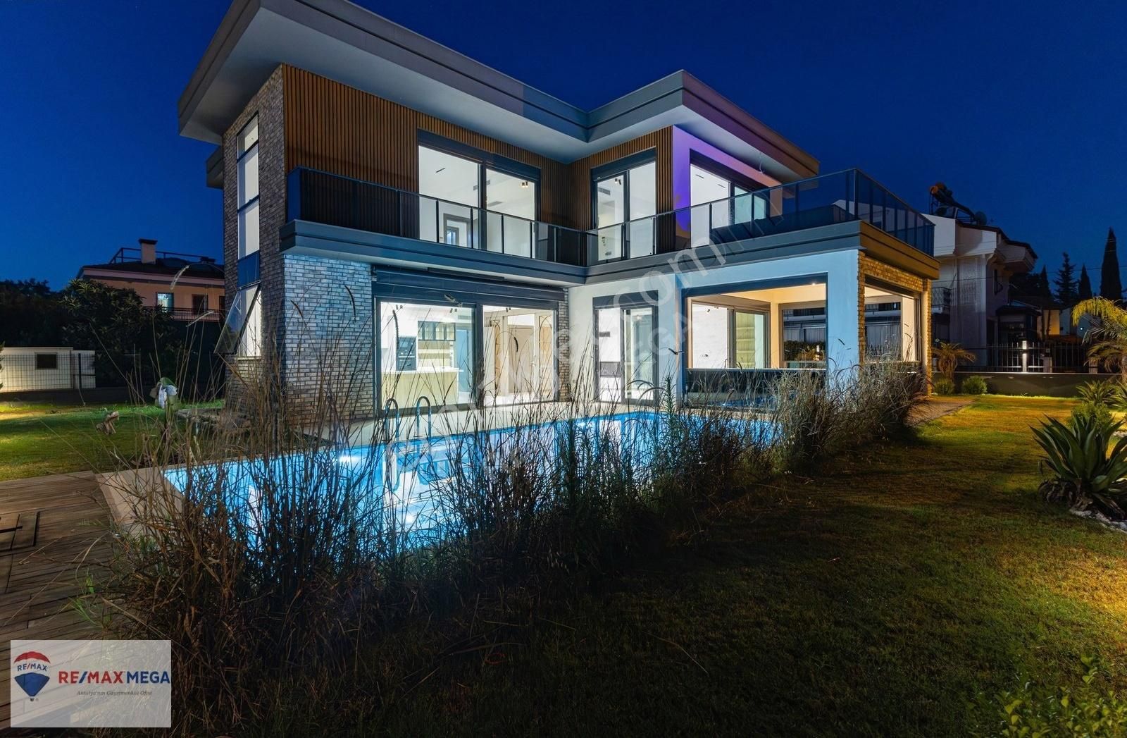 Döşemealtı Ağagölü'nde Ormanla İç İçe Modern Şık Villa - Görsel 18