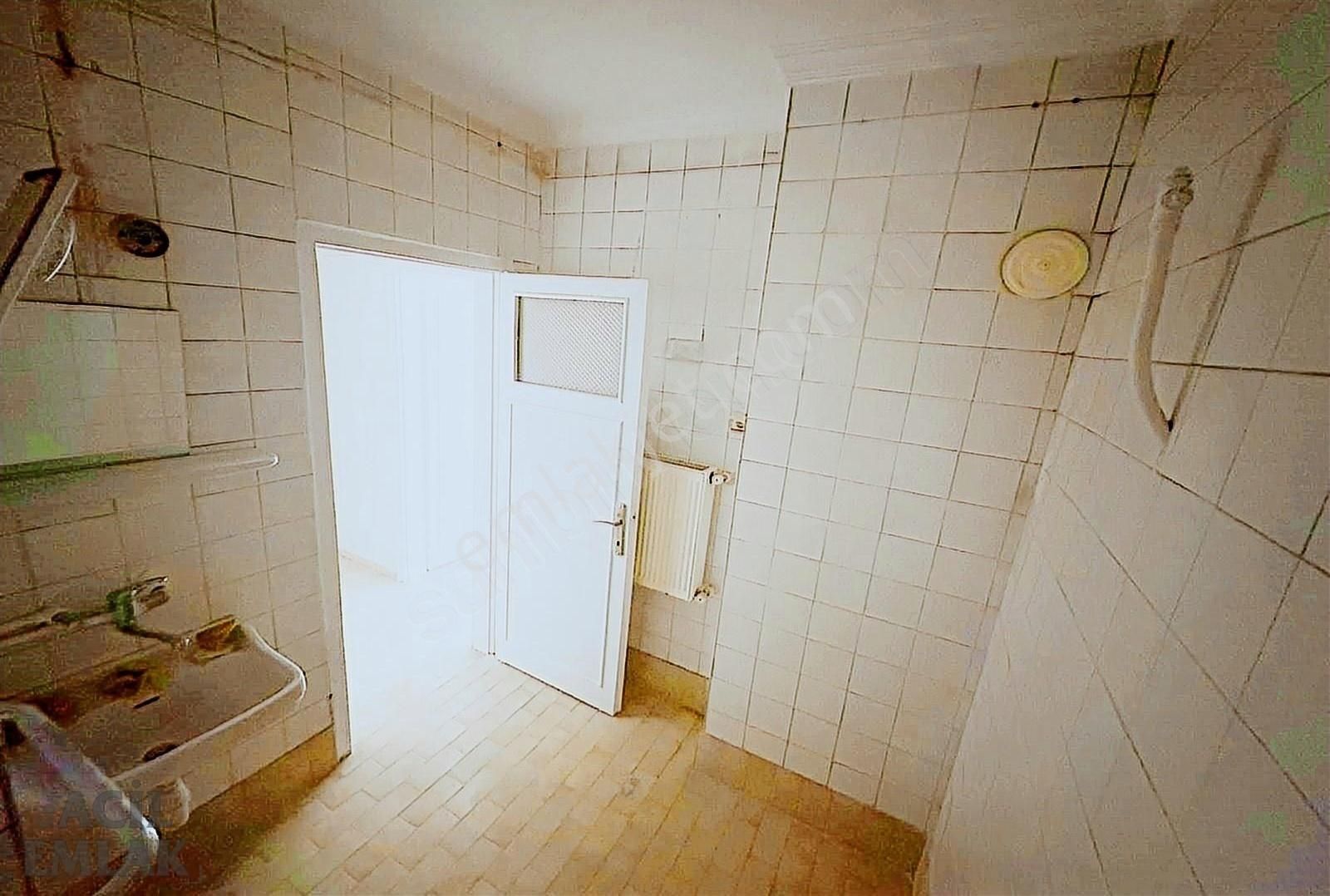 Land Gayrimenkul'den Merkezi Konumda Metro Yanında 3+1 Daire