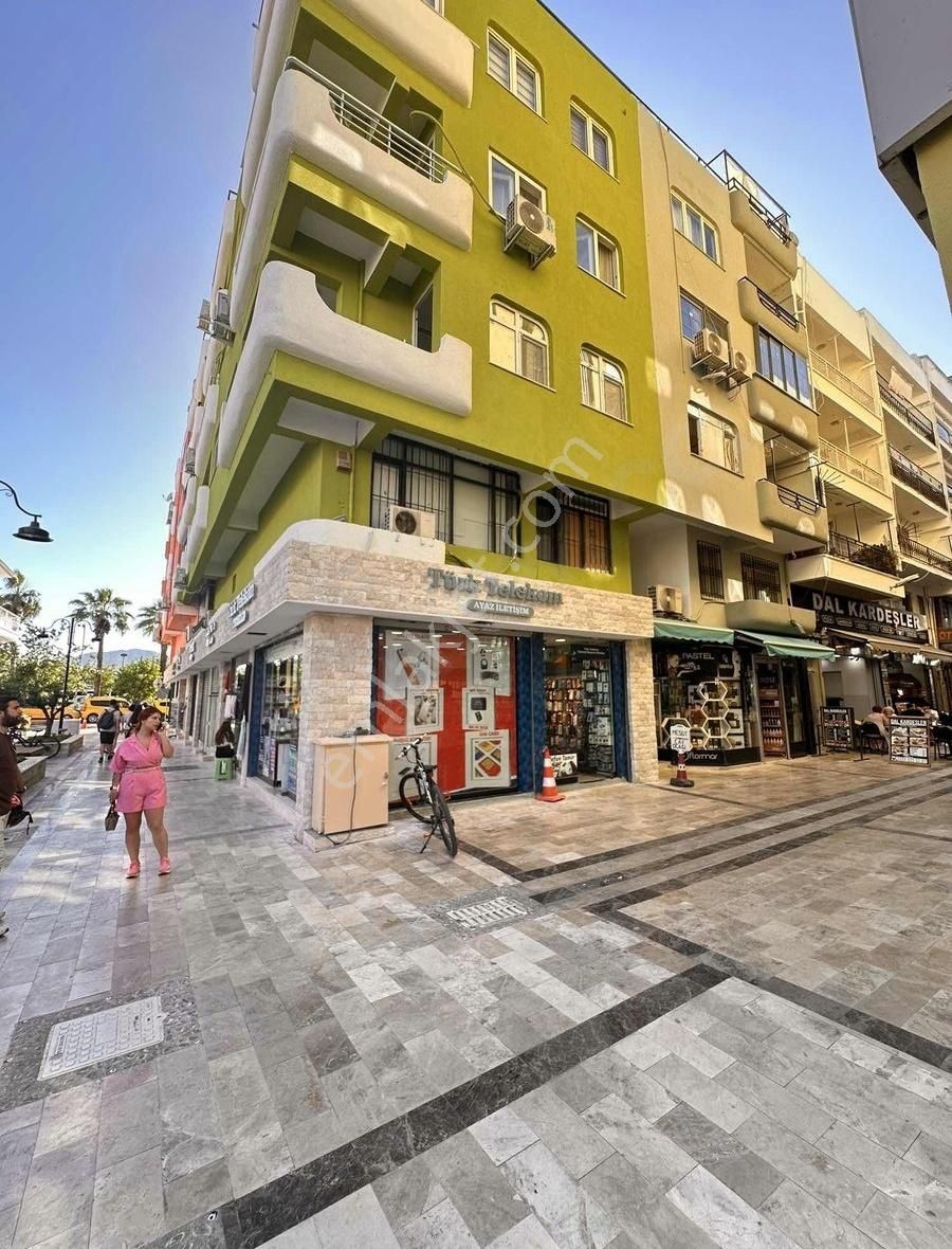 Marmarisin Kalbinde Emsalsiz Satılık Denize 50m Dükkan