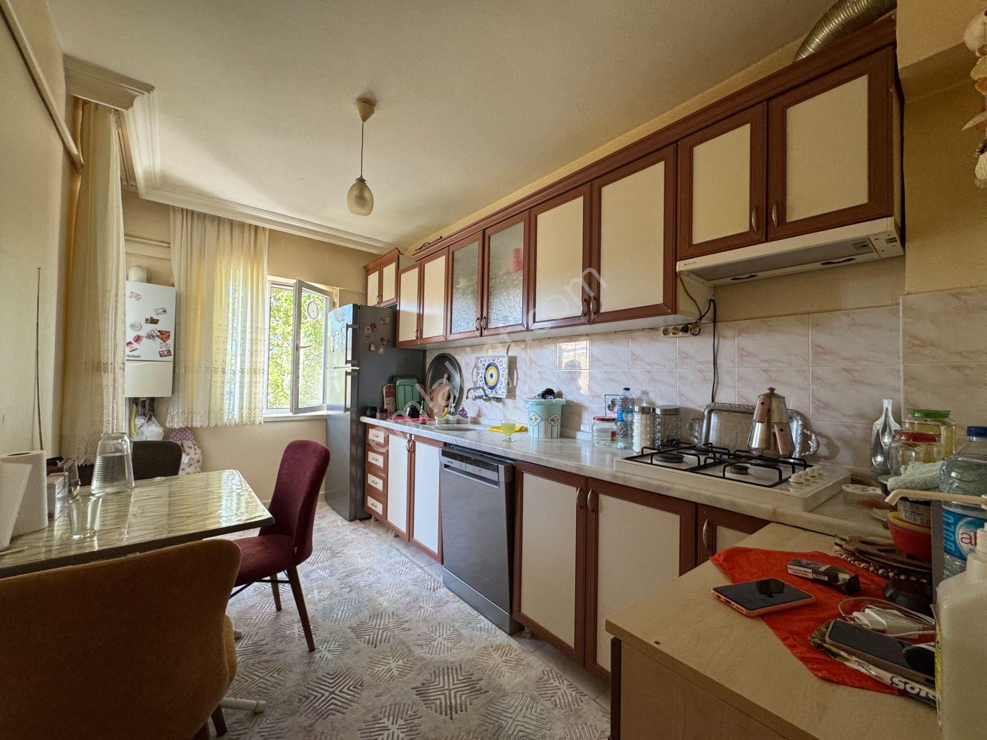Engin Emlak'tan Pursaklar'da Altında Daire Olan 3+1 120m2 Yüksek Giriş