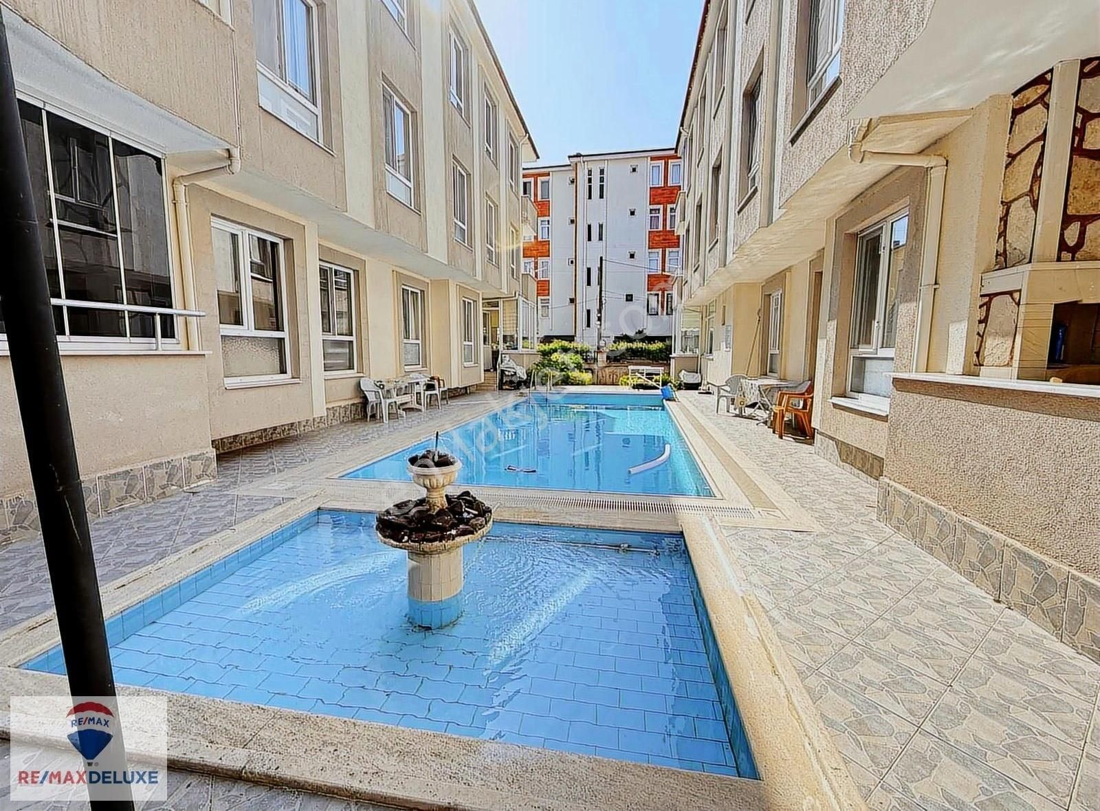 Karasu Aziziye Mah'sinde 2+1 Temiz Şık Döşenmiş Havuzlu Kiralık