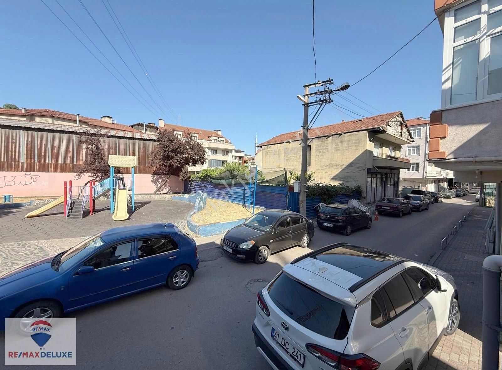 İzmit Çarşı Üçyol'da (3 Kat İmarlı) Satılık 310 M2 Konut Arsası