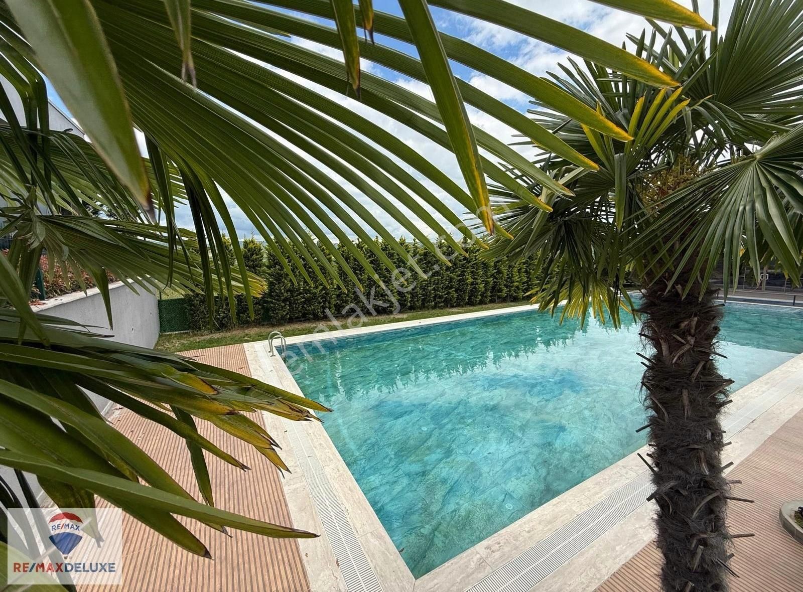 Güney Park'ta 4+1 200 M2 Doğa & Havuz Manzaralı Satılık Daire