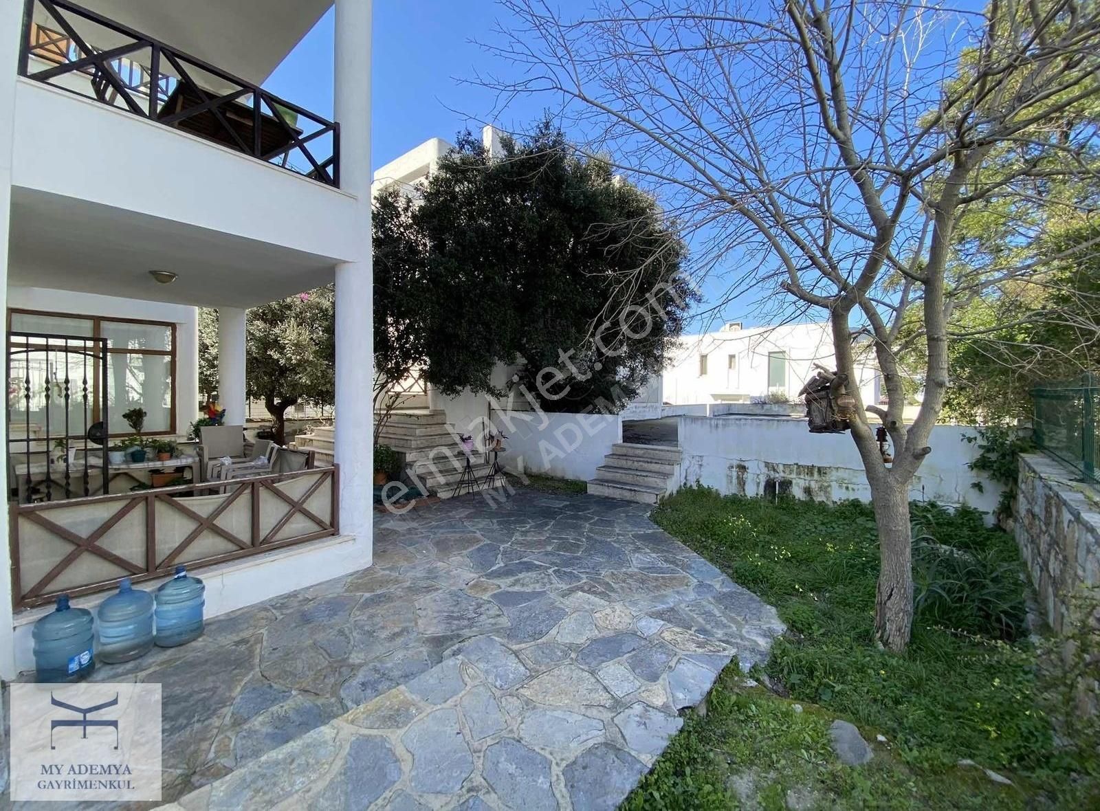 Bodrum Eskiçeşme'de Satılık Bahçe Katı Daire