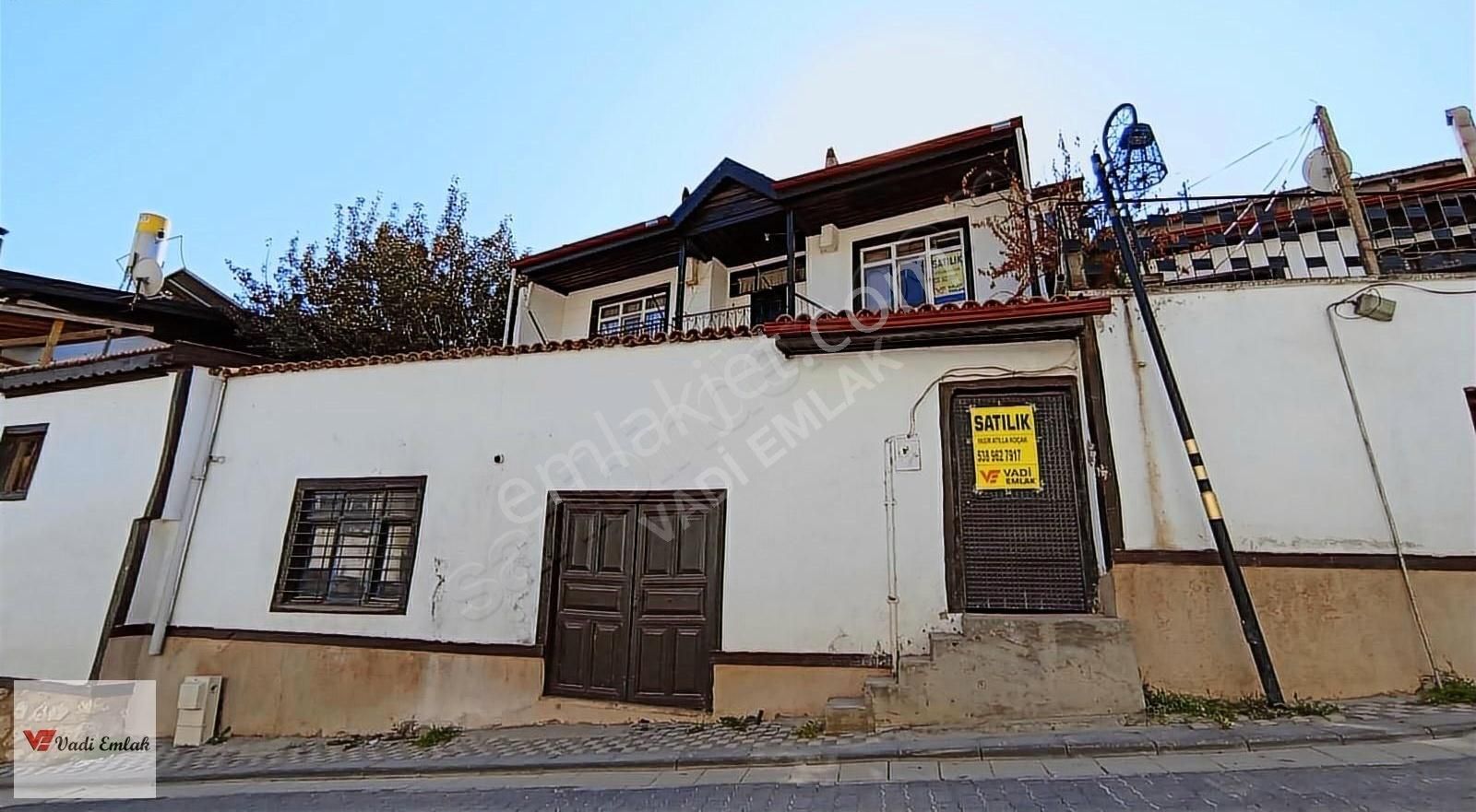 Sulusokakta 2+1 Müstakil Tarihi Satlık Ev (erenler Mahallesinde)