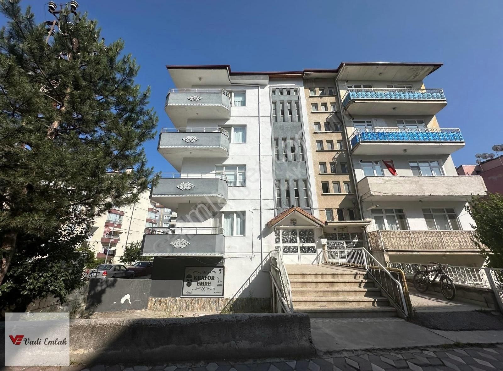 Vadi Emlak'tan Esentepe'de Delikapı Cami Yanı 2+1 Satılık Daire