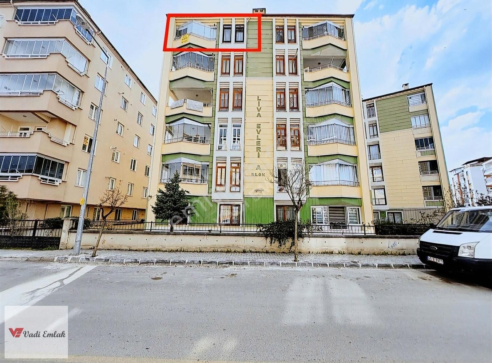 Vadi Emlak'tan Cumartesi Pazarının Yanında Satılık Bakımlı Daire