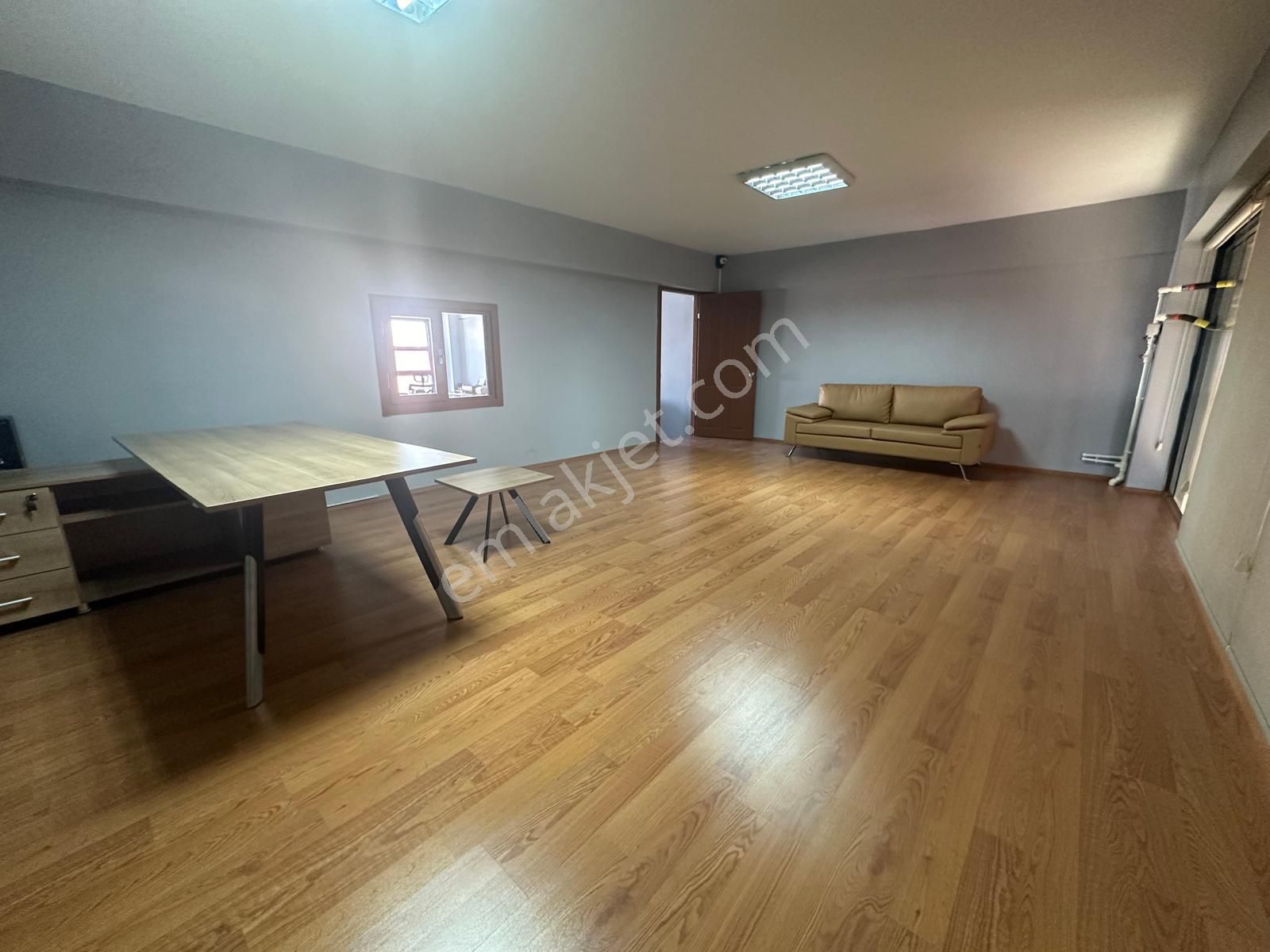 Tekstilkent Emlak'tan 160 M2 Masrafsız Şık Yapılı Kiralık İşyeri