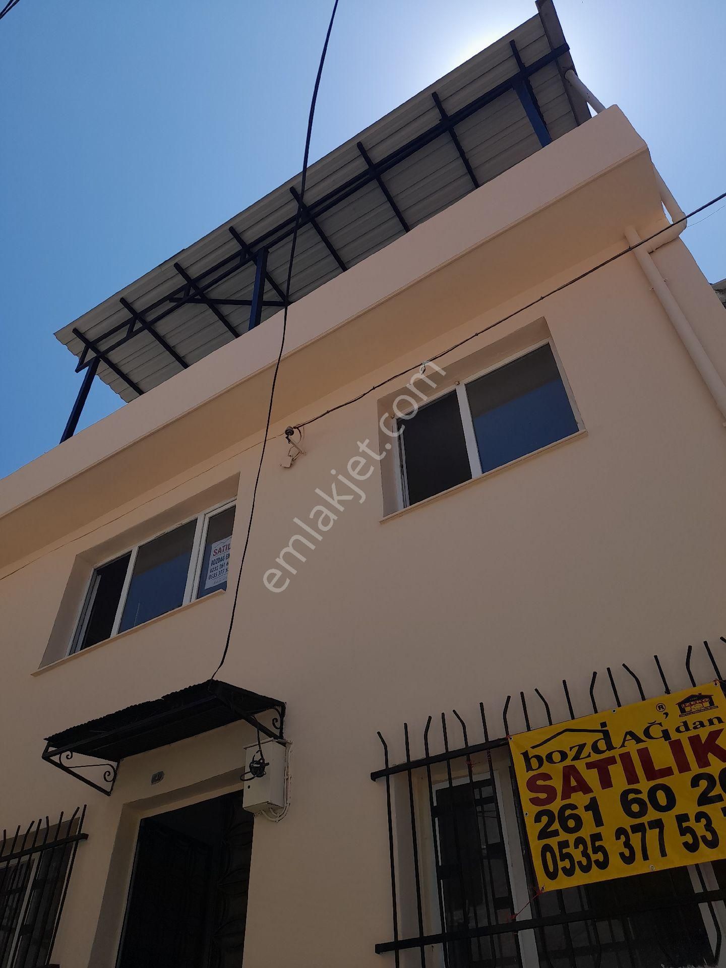 İzmir Konak Yapıcıoğlu Nasılsın 2 Katlı Temiz Müstakil Ev 3500 000 Tl