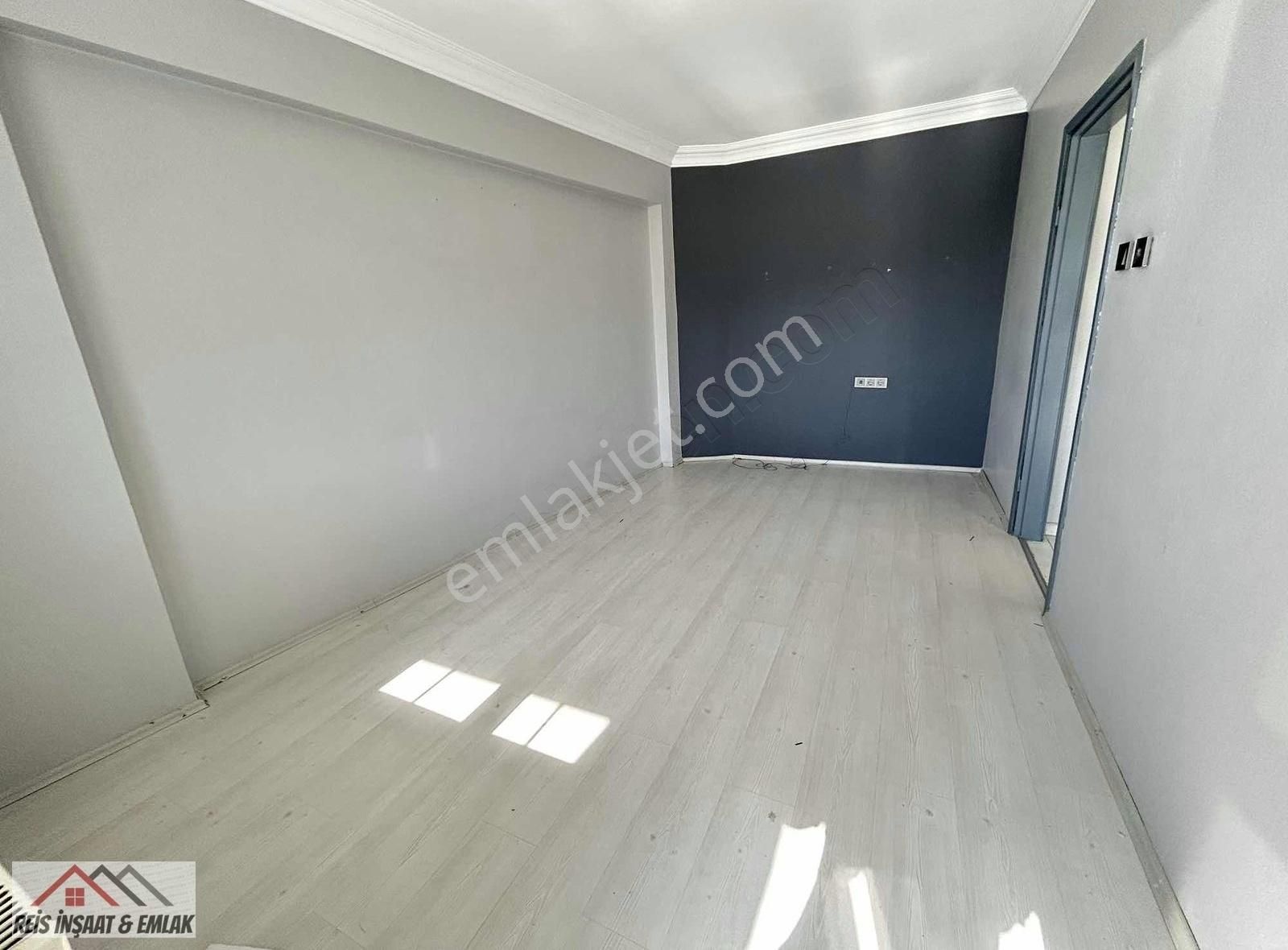 Reisten Karamazakta 2+1 95m2 1.(arakat)kombili Manzaralı Bakımlı