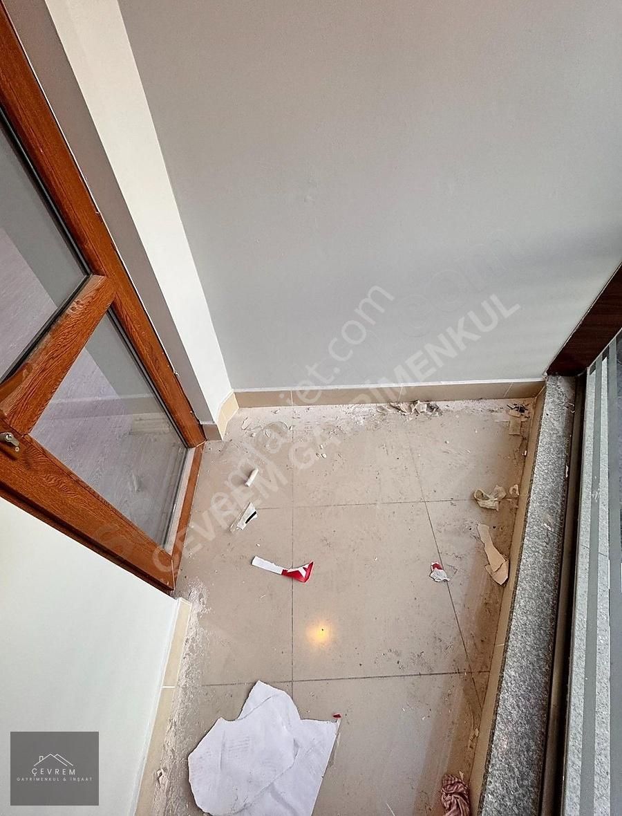 **çevrem**den Metrobüsün Dibinde Çift Çephe 3+1 120m² Satılık
