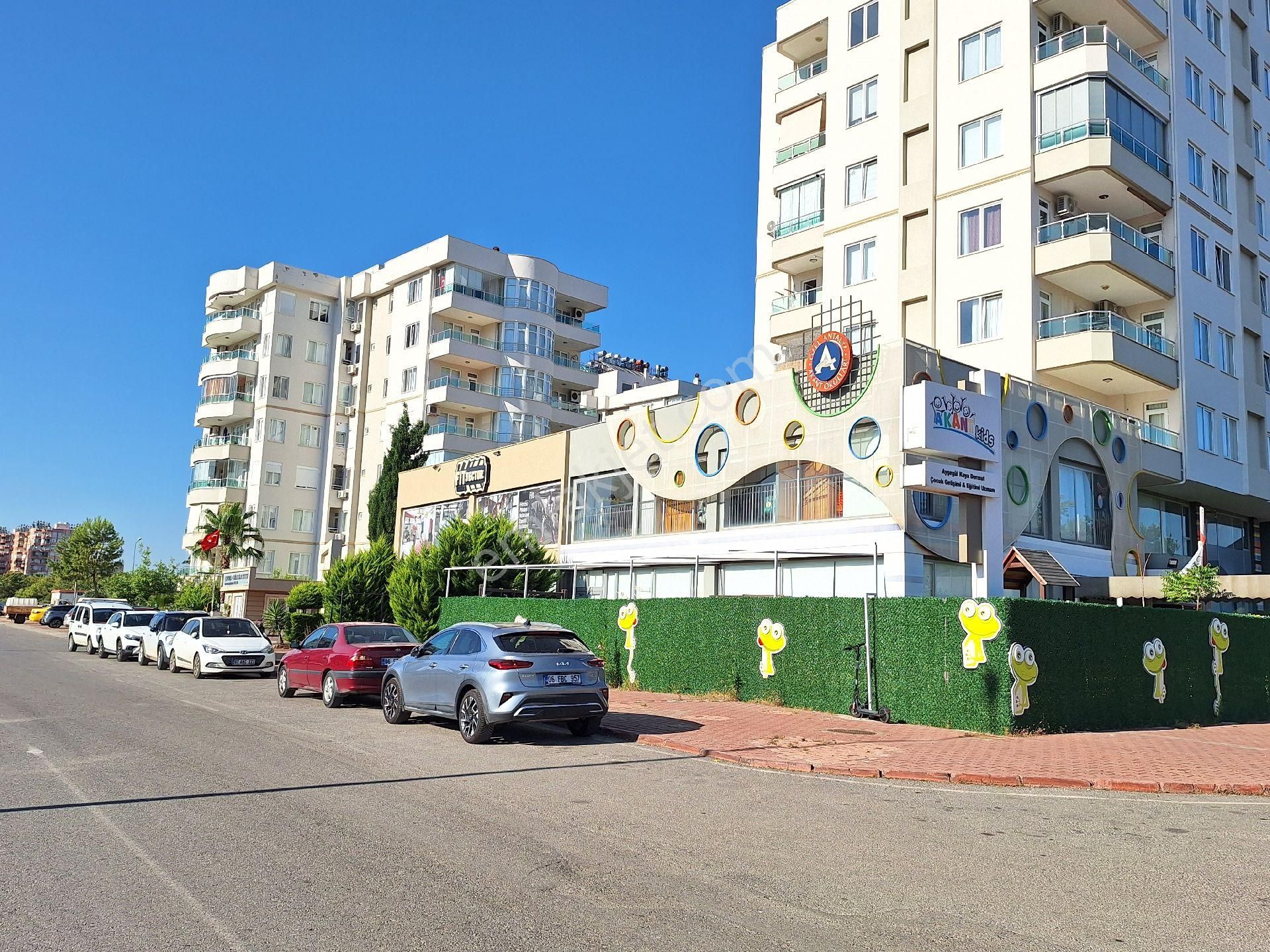 Antalya Konyaaltı Akkuyu Mahallesinde Havuzlu Güvenlikli Sitede Satılık 3+1 Daire